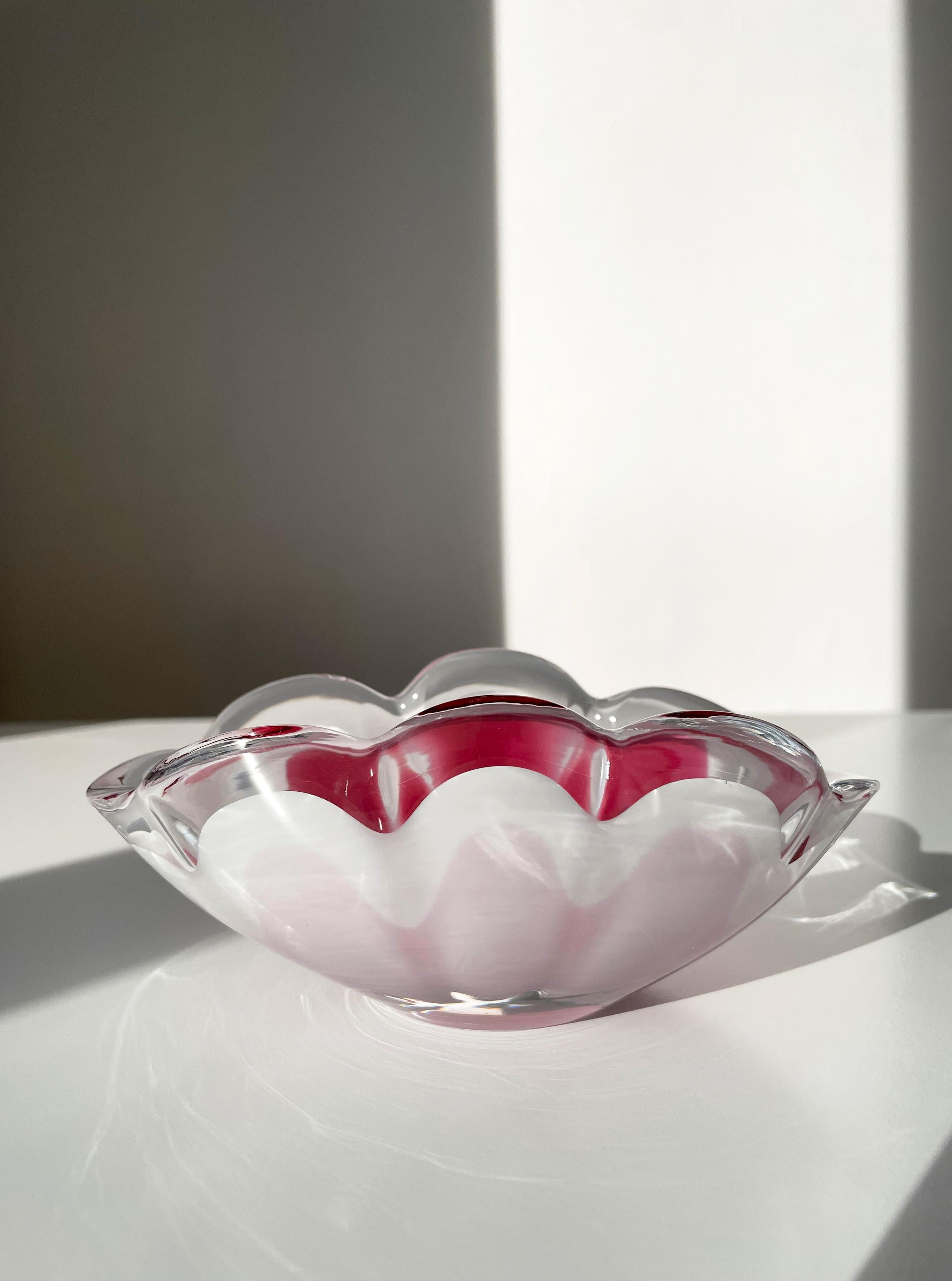 Hand-Crafted Kedelv for Flygsfors Pink, White Coquille Art Glass Bowl, 1959 For Sale