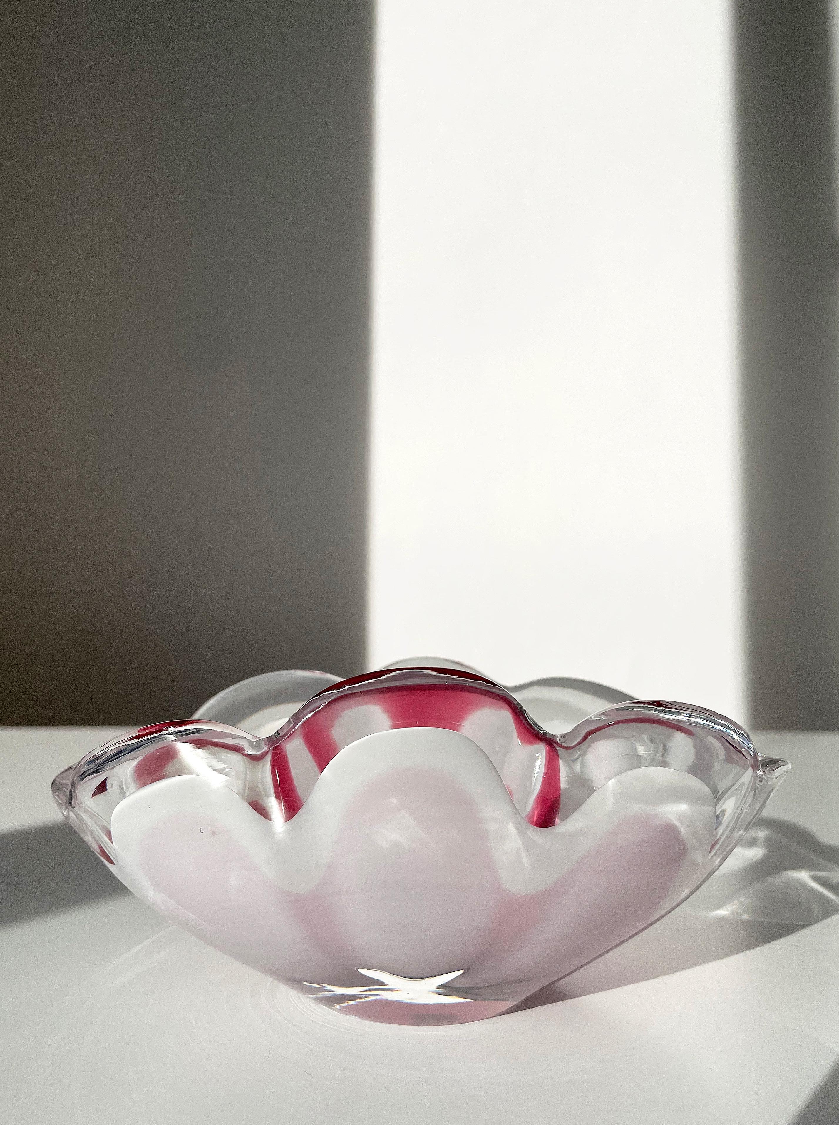Kedelv for Flygsfors Pink, White Coquille Art Glass Bowl, 1959 In Good Condition For Sale In Copenhagen, DK
