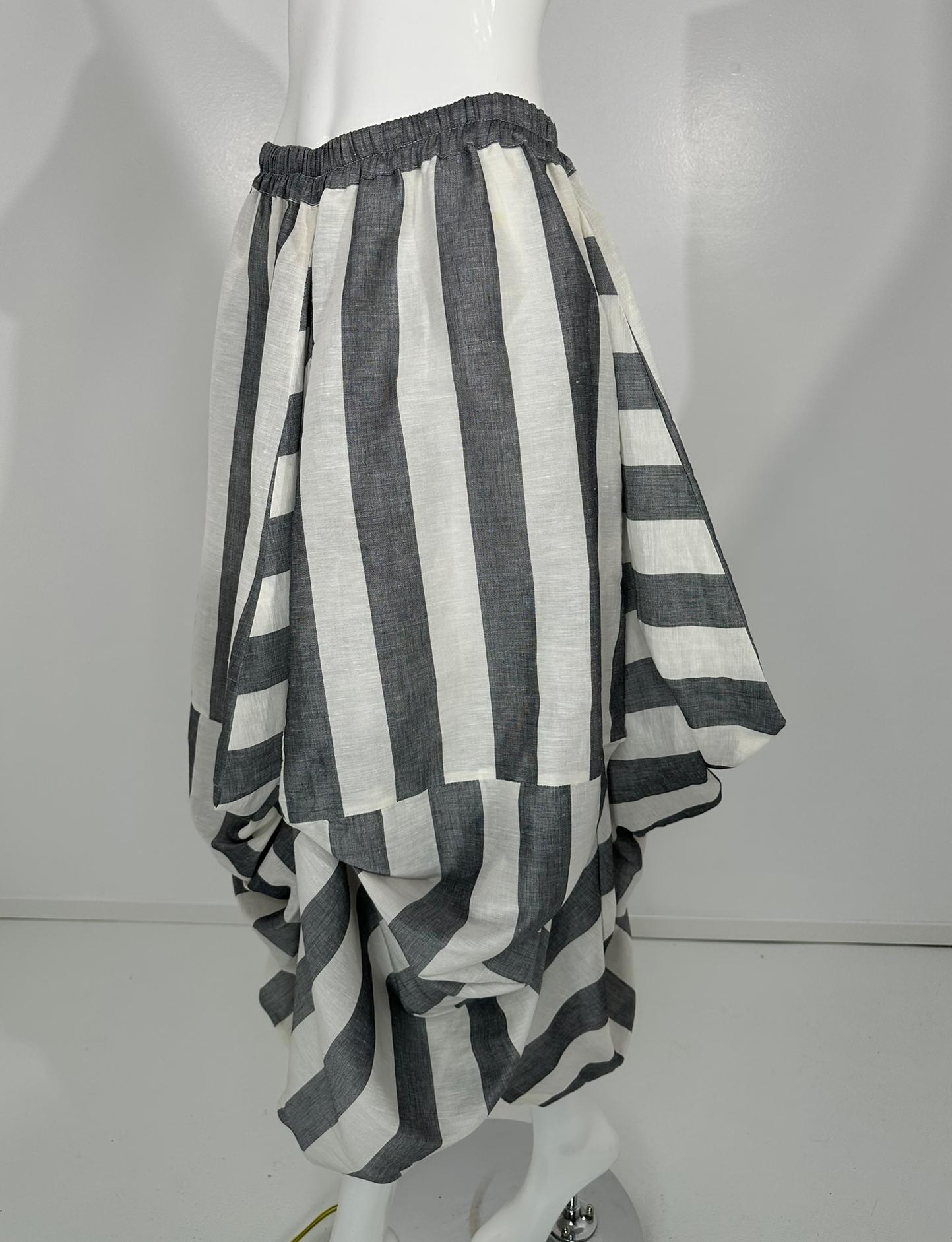 Kedem Sasson Gris y Blanco Lino Raya Ancha Drapeado Arte de Llevar Falda S-M en Bueno estado para la venta en West Palm Beach, FL