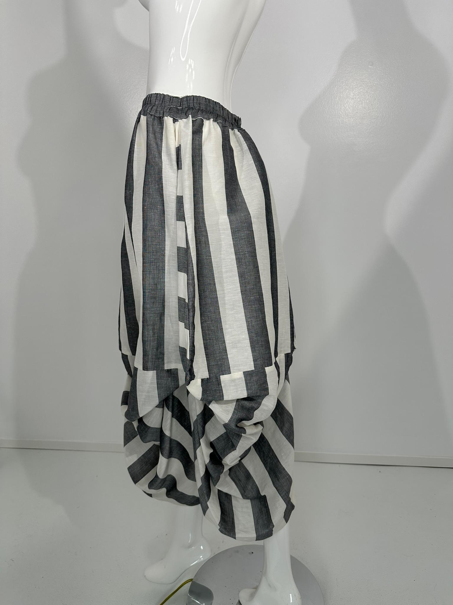 Kedem Sasson Gris y Blanco Lino Raya Ancha Drapeado Arte de Llevar Falda S-M en venta 1