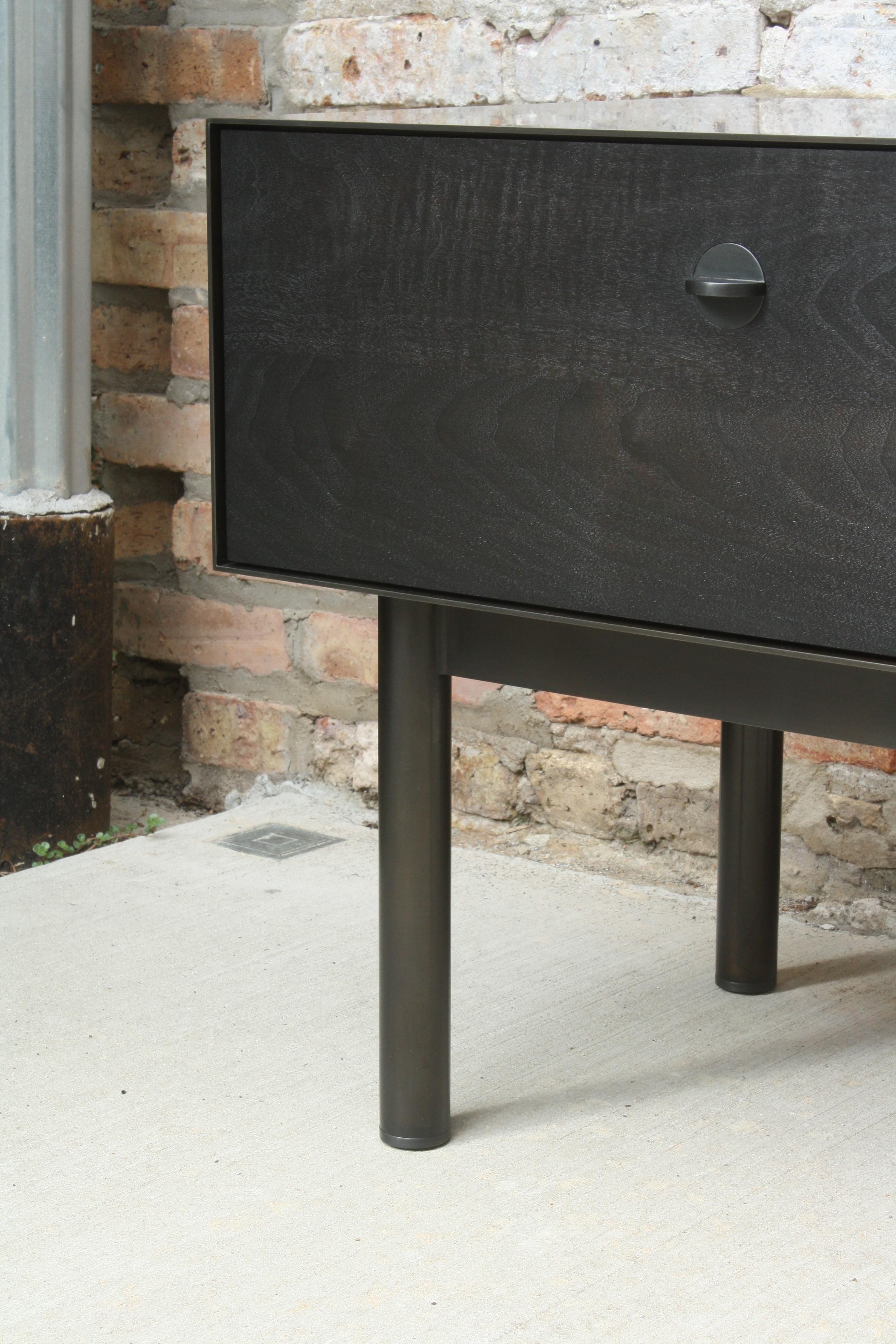 Poli Kedzie meuble de rangement d'appoint ou table de nuit personnalisable en métal fait à la main par Laylo Studio en vente