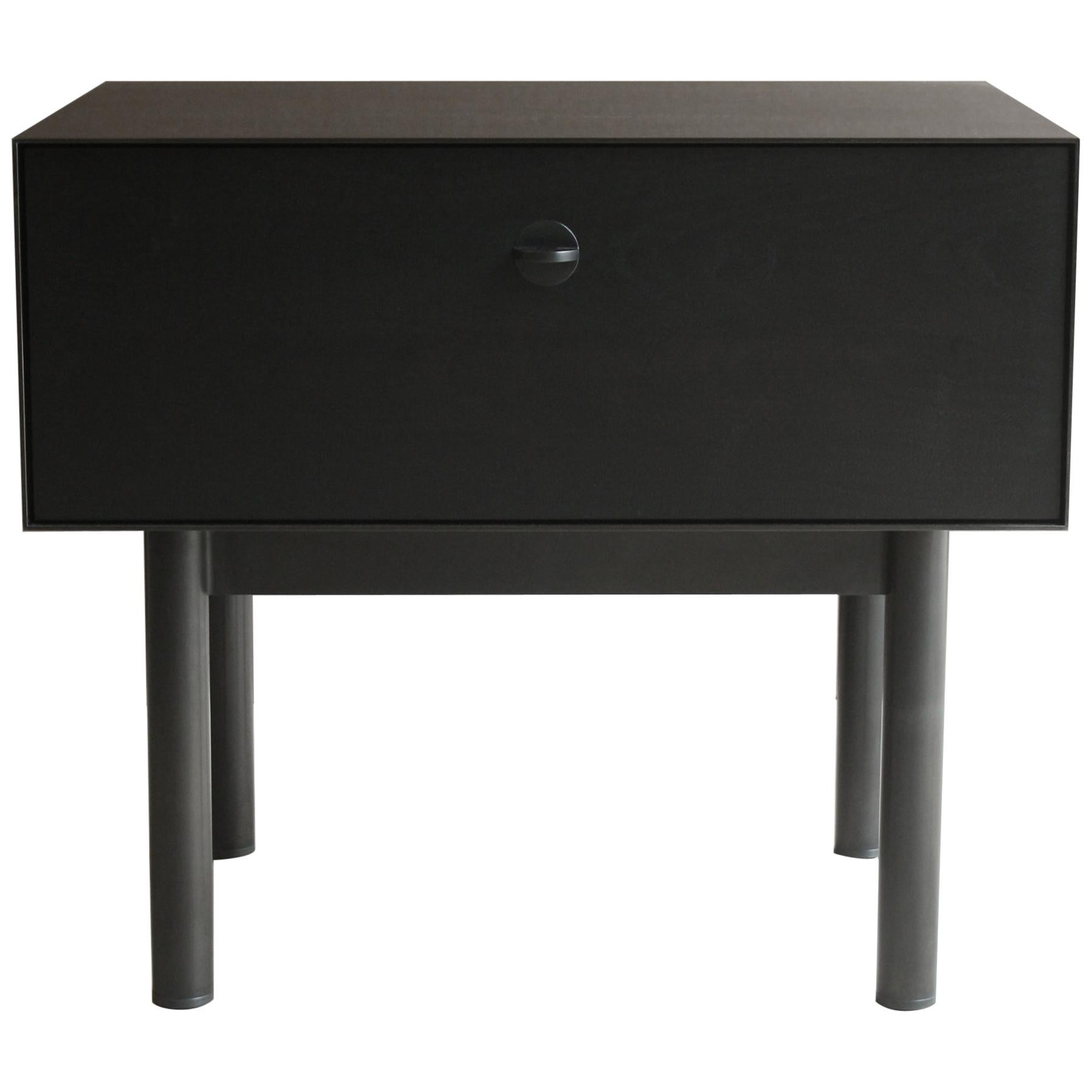 Kedzie meuble de rangement d'appoint ou table de nuit personnalisable en métal fait à la main par Laylo Studio en vente