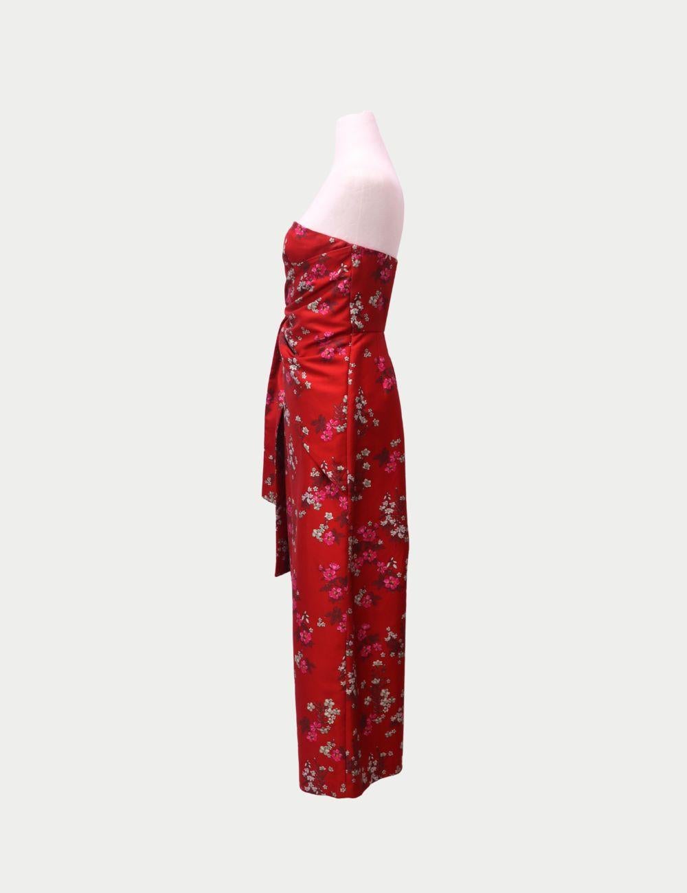 Keepsake Roter gebl�ümter trägerloser Overall mit seitlicher Bindung

Dieser trägerlose Jumpsuit von Keepsake mit rotem Blumenmuster ist eine moderne Alternative zum klassischen Kleid und besticht durch seine Eleganz. Dieser Jumpsuit mit geradem