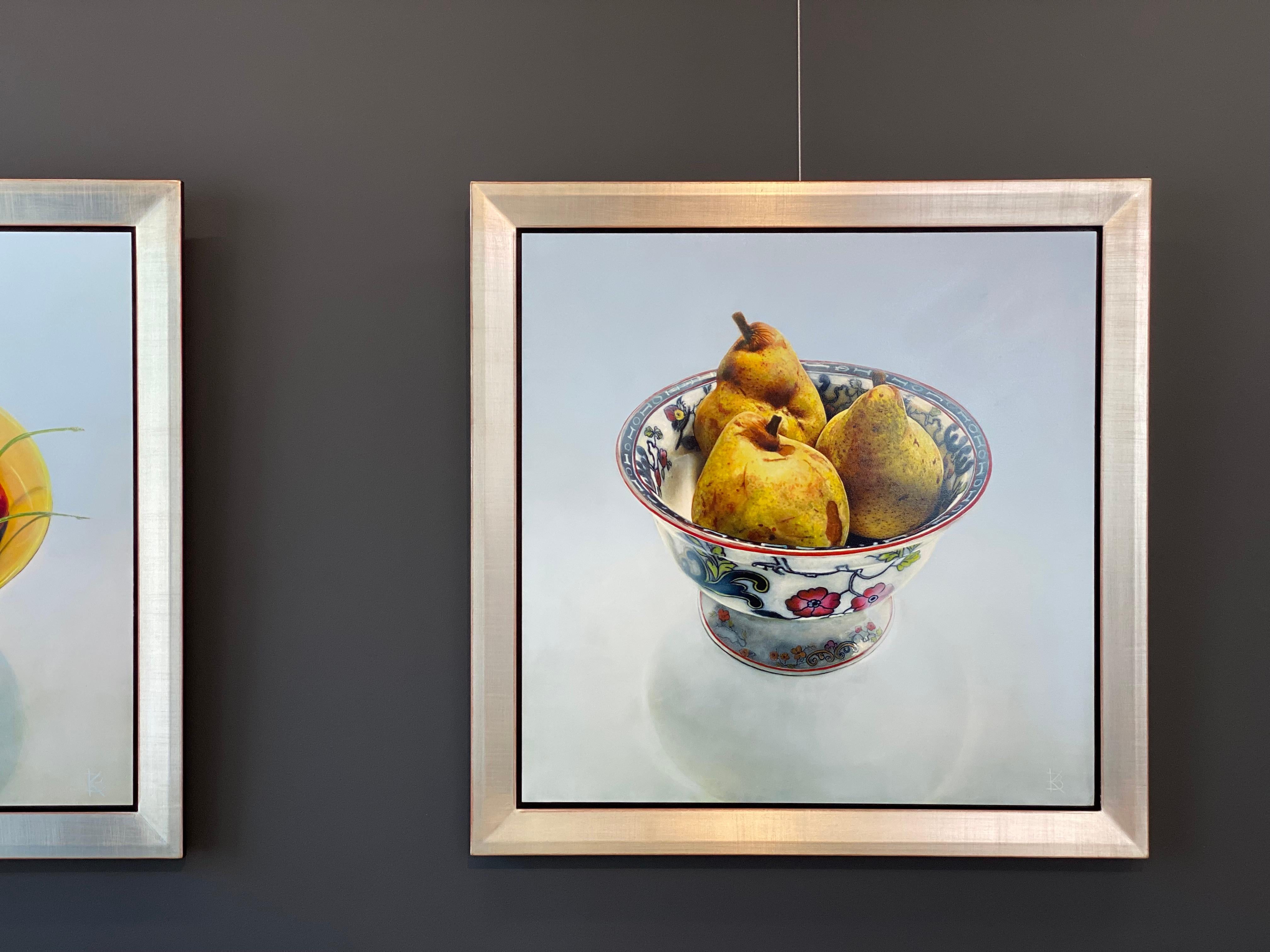 Old Dutch Pears
90 x 90  cm  2022
Oil on panel 
The painting is framed in an handmade white gold gilded frame  105 x 105 cm 

This Hyper realistic painting is made by Kees Blom.  (2022)

The artist finds his inspiration in the still life of the