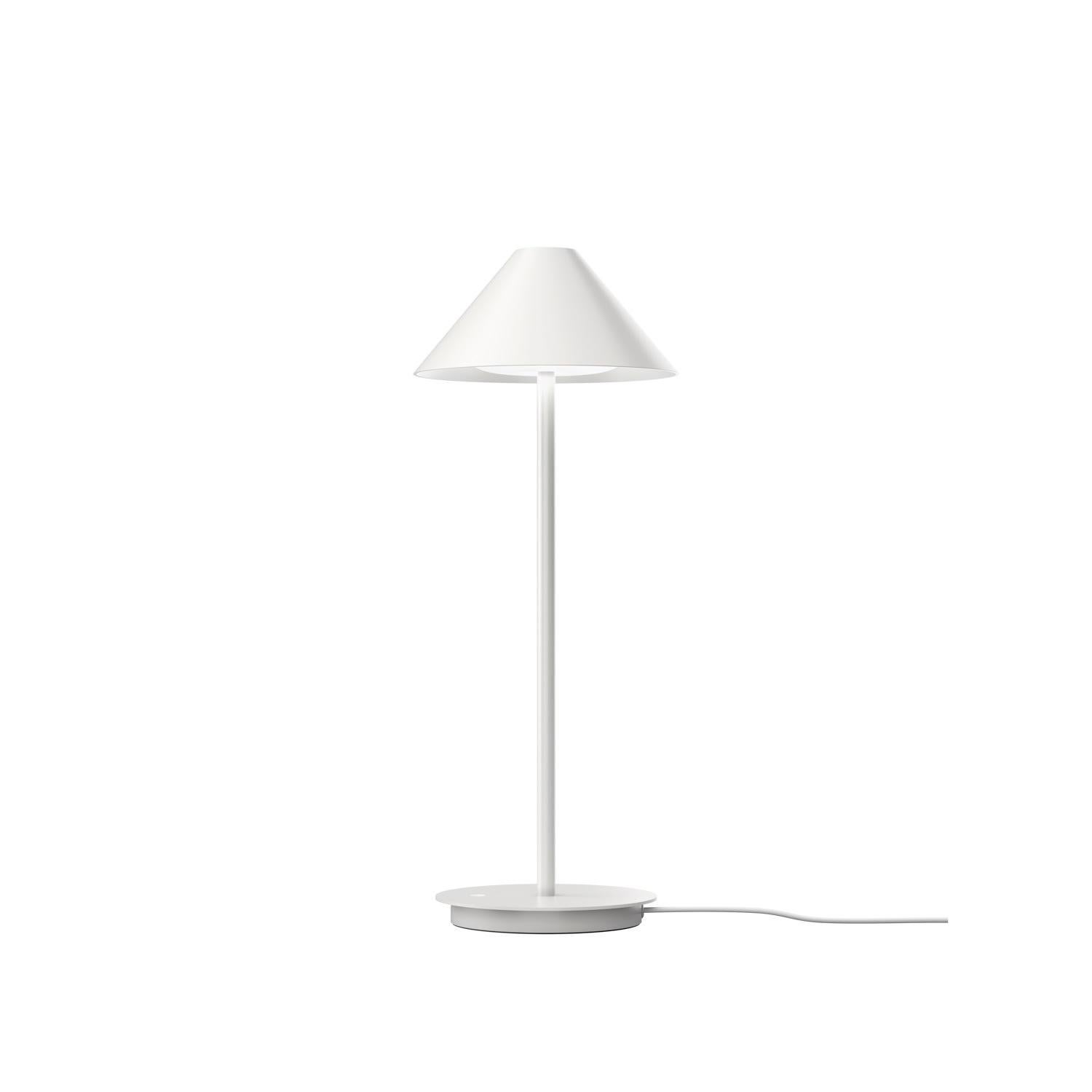 Lampe à poser Keglen de Louis Poulsen

Lampe de table BIGLI de Louis Poulsen, Design/One - Big Ideas.
Keglen est le résultat d'une collaboration entre BIG Ideas et Louis Poulsen en 2017. L'objectif était de créer une lampe simple et unique, axée sur