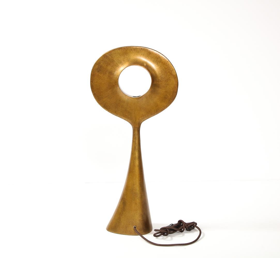 Moderne Kei, lampe de table en bronze fabriquée en Studio par Alexandre Logé