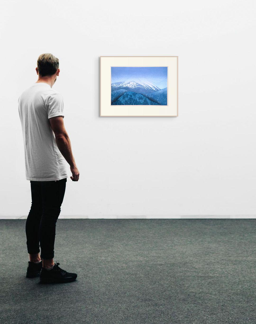 Keiji Shinohara was born and raised in Osaka, Japan. After 10 years as an apprentice to the renowned Keiichiro Uesugi in Kyoto, he became a Master Printmaker and moved to the United States. Shinohara’s nature-based abstractions are printed on