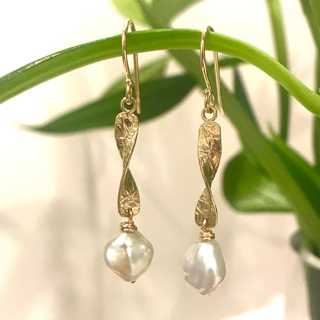 These unique Twizzle Pearl Earrings from contemporary jewelry designer Keiko Mita are handmade from 14 Karat Yellow Gold. The artistic earrings, which are 42 mm long, feature approximately 9-10 mm round Freshwater Keshi Pearls. The playful earrings