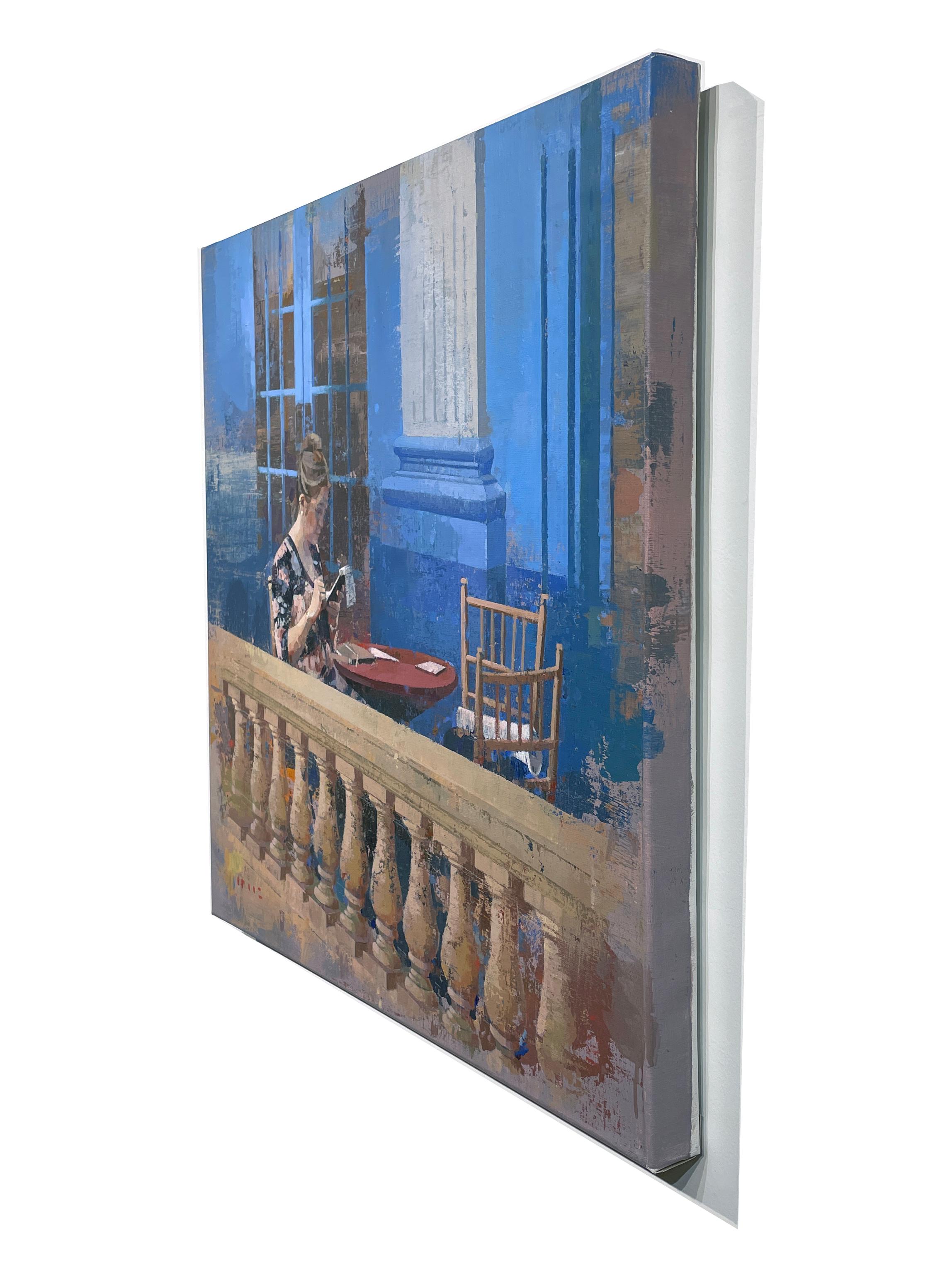 Teatro di Chicago - Donna seduta circondata da dettagli architettonici e pareti blu - Landscape Painting Grigio di Keiko Ogawa