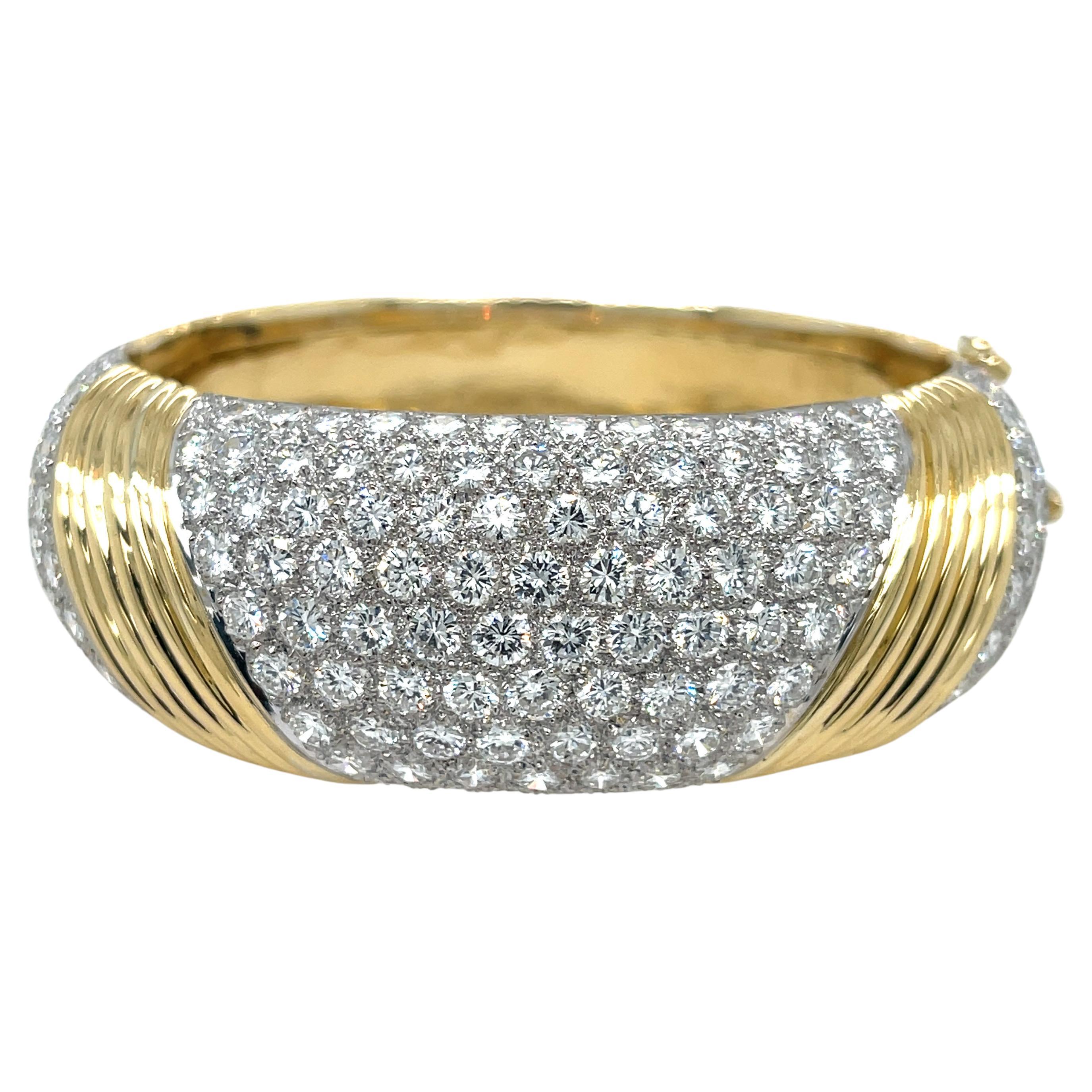 Diamant-Armreif aus 18 Karat Gelbgold mit Keil