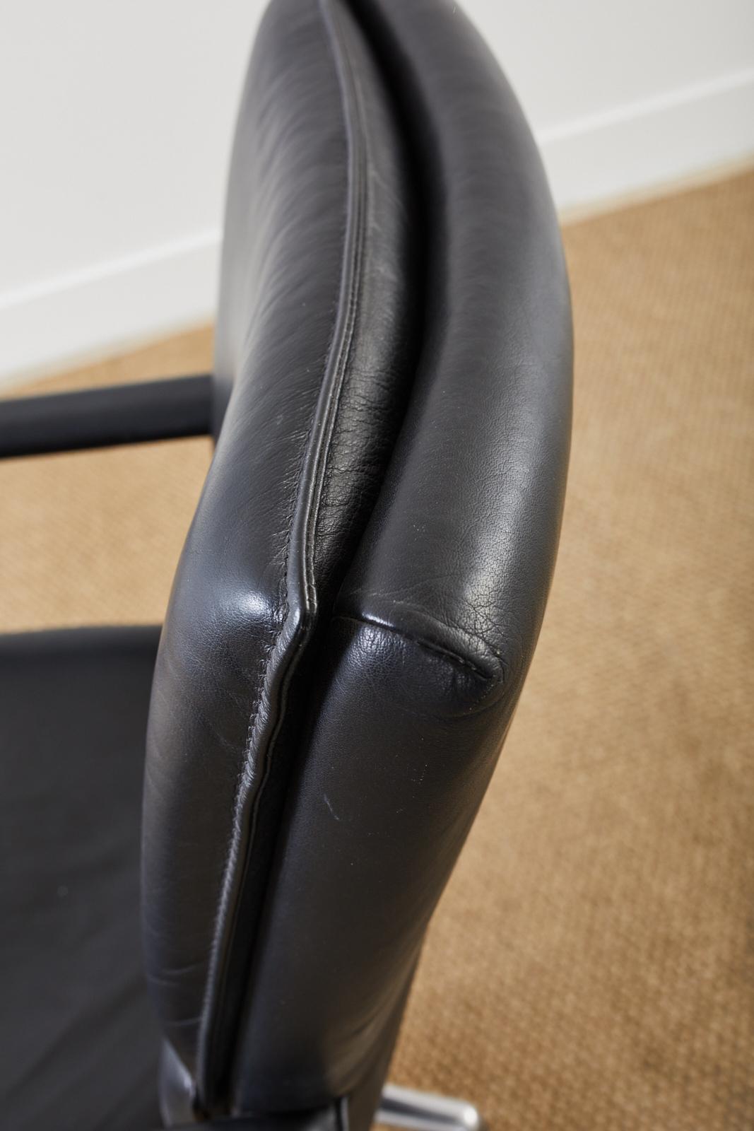 Keilhauer Elite 597 Sillón de oficina ejecutivo de cuero negro Siglo XXI y contemporáneo en venta
