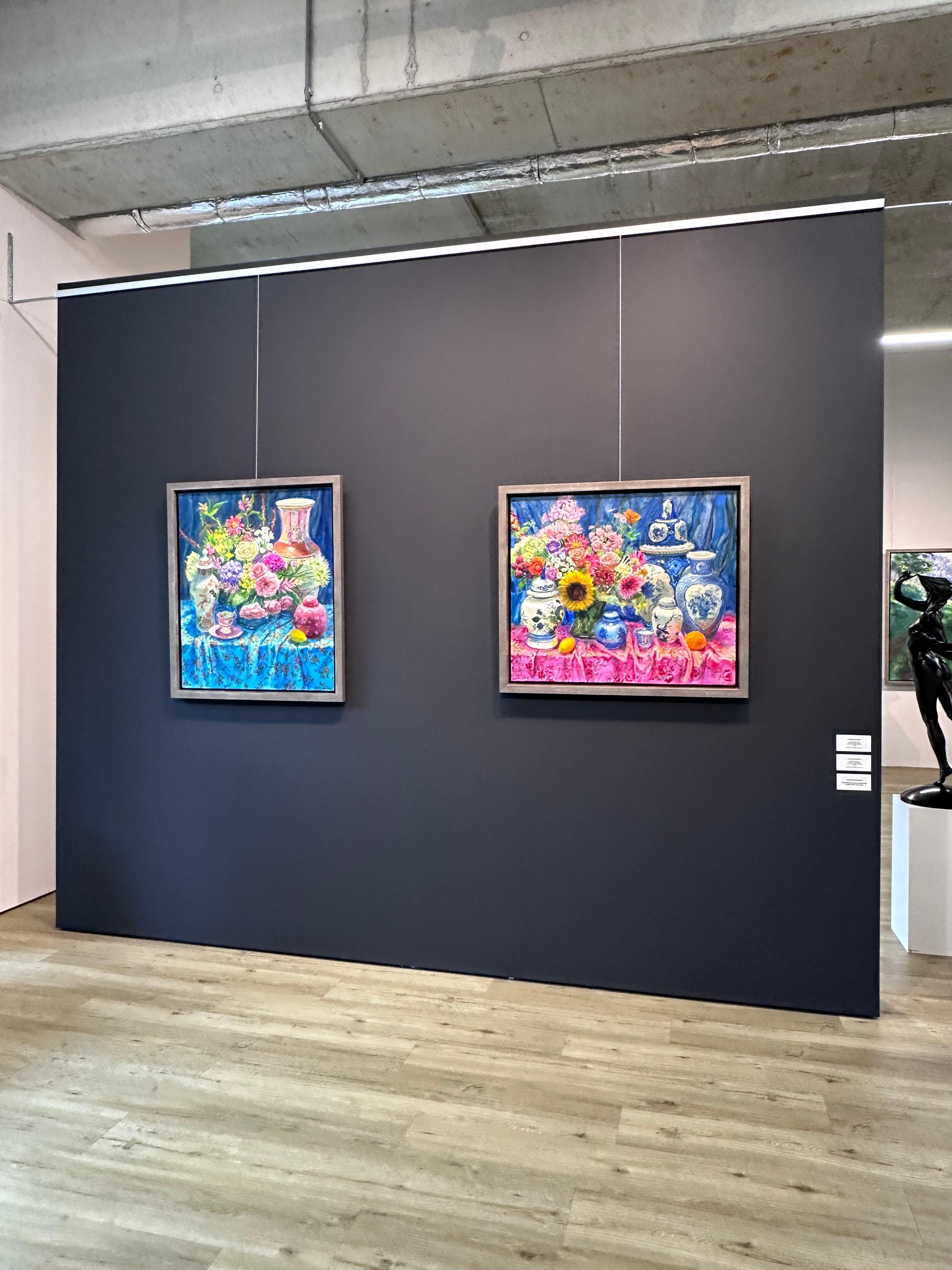 Rose avec des fleurs - 21e siècle - Peinture hollandaise contemporaine de nature morte aux fleurs - Contemporain Painting par Keimpe van der Kooi
