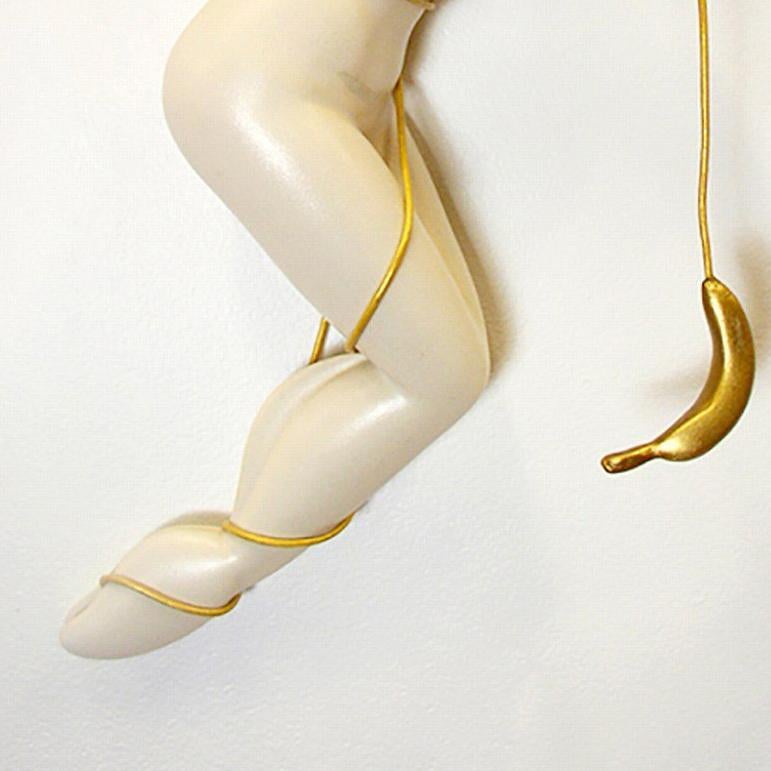 Ausgefallene Encantada-Schmuck – Sculpture von Keira Norton