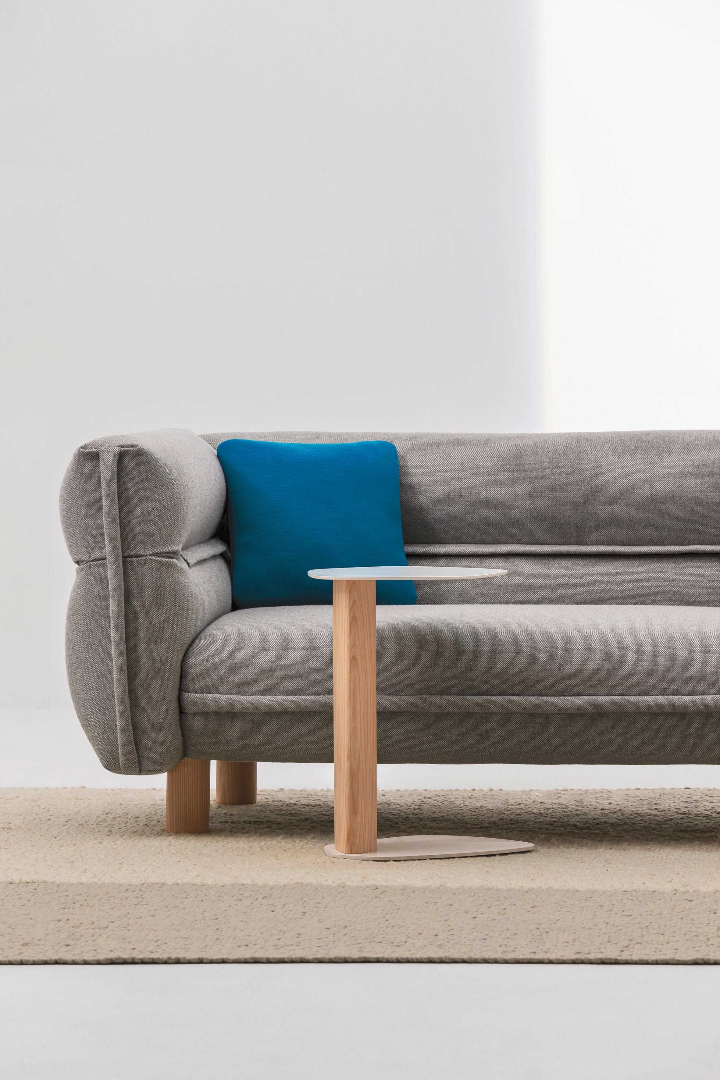 Frêne Table basse Keisho avec plateau noir et base en frêne teinté graphite par Andrea Steidl en vente