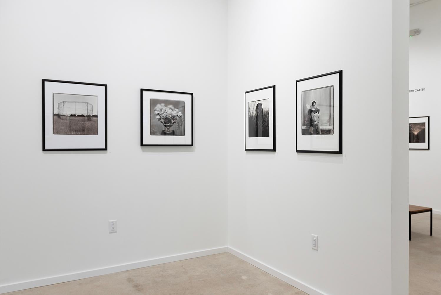 Niño con abeja - Retrato en blanco y negro, Niño, Insecto, Escultura - Photograph Contemporáneo de Keith Carter b.1948