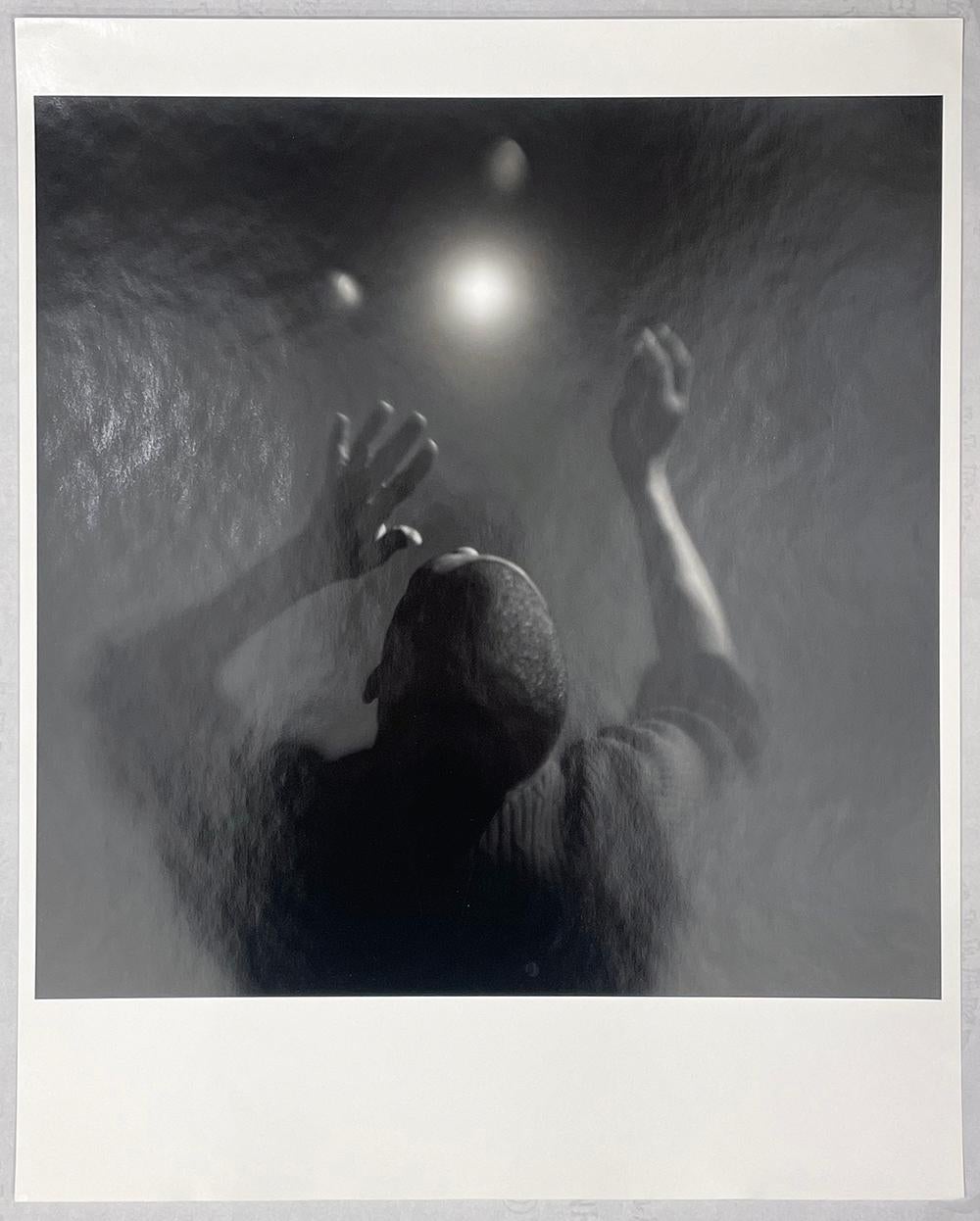 Edizione di 35
Firmato, intitolato, datato e numerato a matita sul verso della stampa.

Keith Carter è un fotografo americano noto per le sue fotografie oniriche in bianco e nero di figure, animali e oggetti significativi. An He iniziò a fotografare