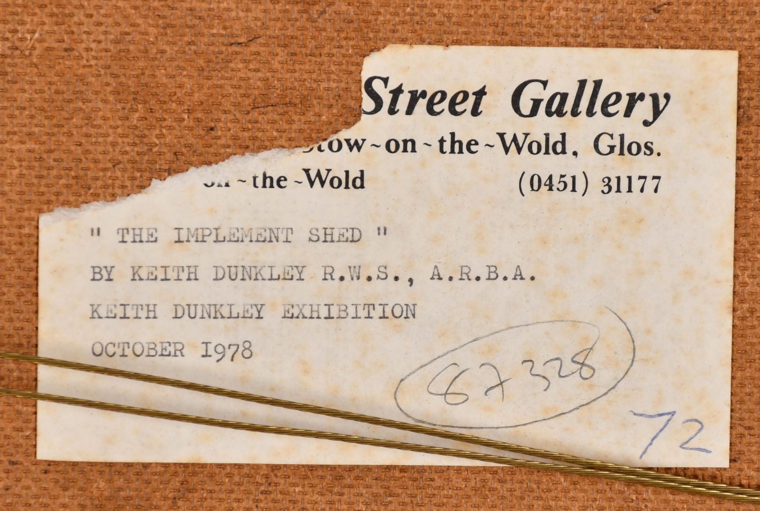 L'étable à outils - peinture moderne britannique du 20e siècle sur les poulets de basse-cour en vente 2