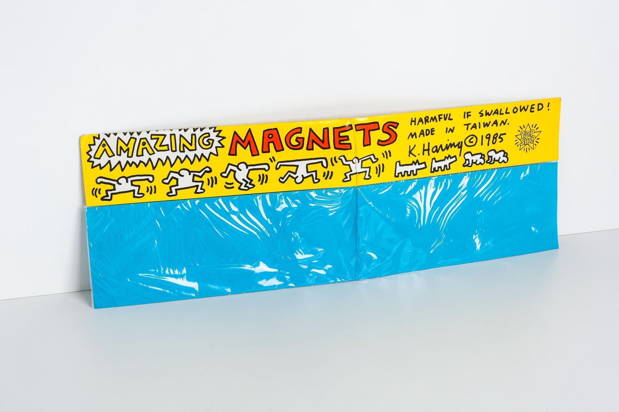 Appliqué Aimants Keith Haring Iconic Pop Shop, c. 1985 - Lot de 6 en vente