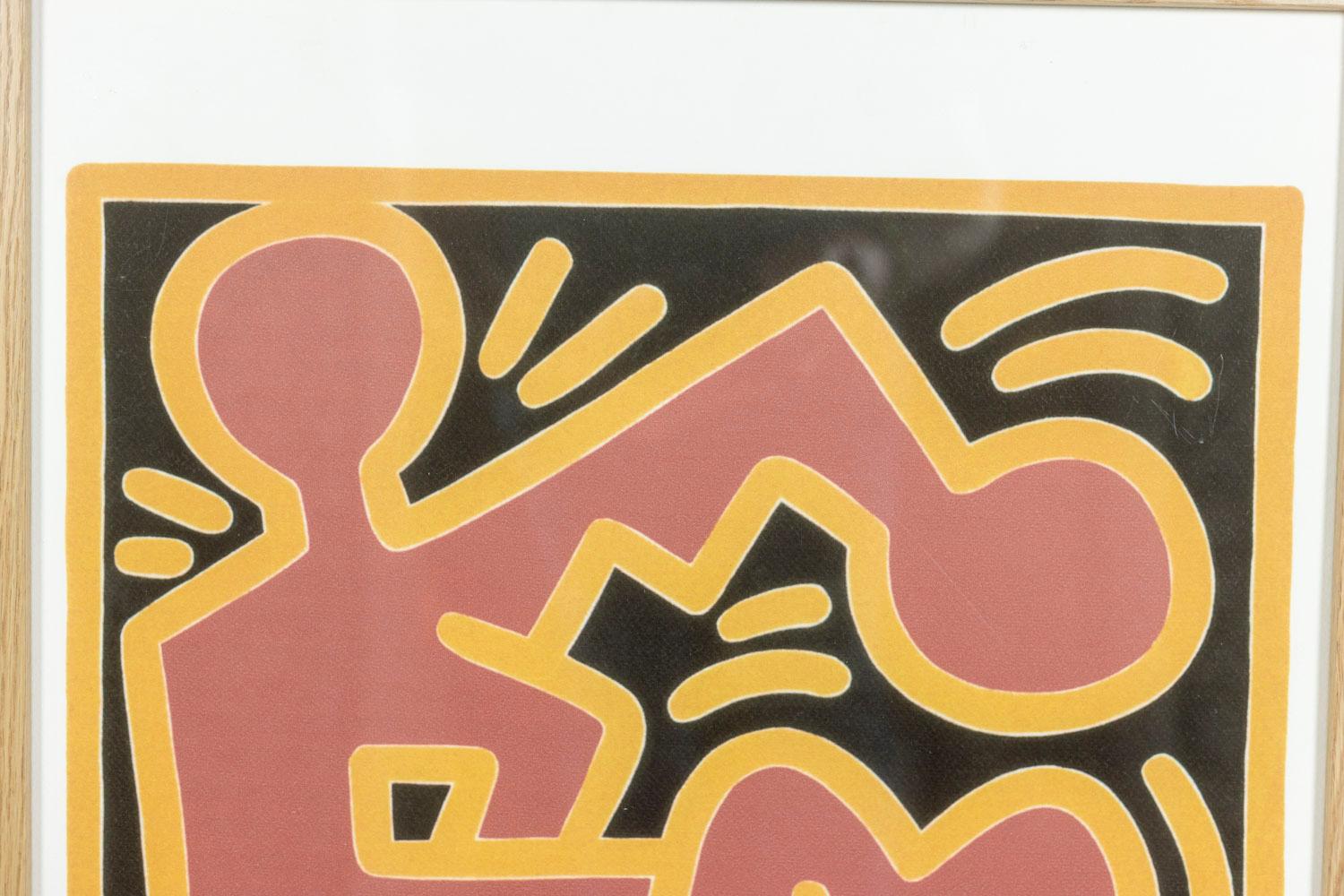 Keith Haring, signé et numéroté.

Lithographie représentant des personnages schématiques, dans les tons rouge et noir, dans son cadre en chêne blond.

Numéroté 31/150.

Travail américain réalisé dans les années 1990.