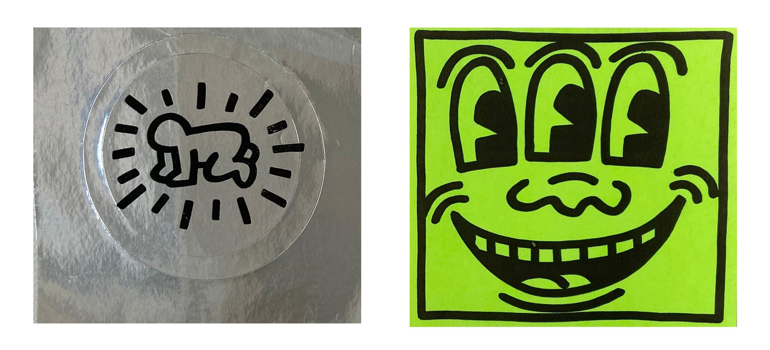 Autocollants Keith Haring Crawling Baby & Three Eyed Smiling Face circa early/ mid 80s. Ensemble de 2.

Produite à l'origine par Haring pour sa première exposition solo en galerie en 1982, puis vendue/donnée au Pop Shop new-yorkais de Haring tout au