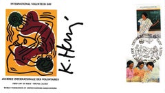 Sobre del Día Internacional de los Voluntarios, firmado con sellos por Keith Haring