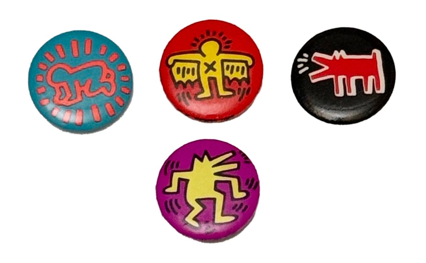 Fin du 20e siècle Keith Haring Pop Shop 1986 - Lot de 4 épingles originales en vente