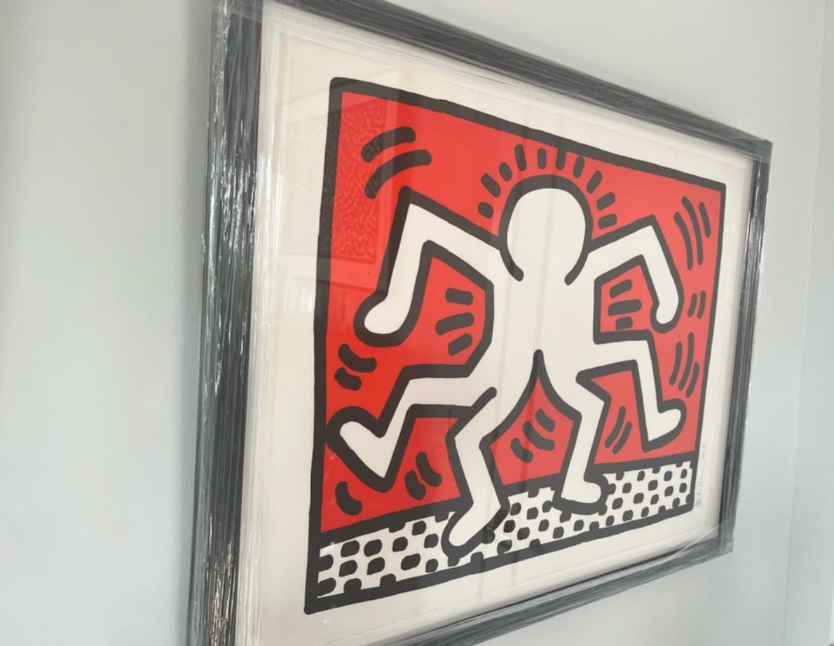 Künstler: Keith Haring 
Titel: Doppelter Mann
Größe:  22 x 30 Zoll (55,9 x 76,2 cm)
Medium: Farblithographie auf Velinpapier
Auflage: 34 von 85
Jahr: 1986
Anmerkungen: Signiert, datiert und nummeriert am rechten Rand. Aus dem Portfolio von 5