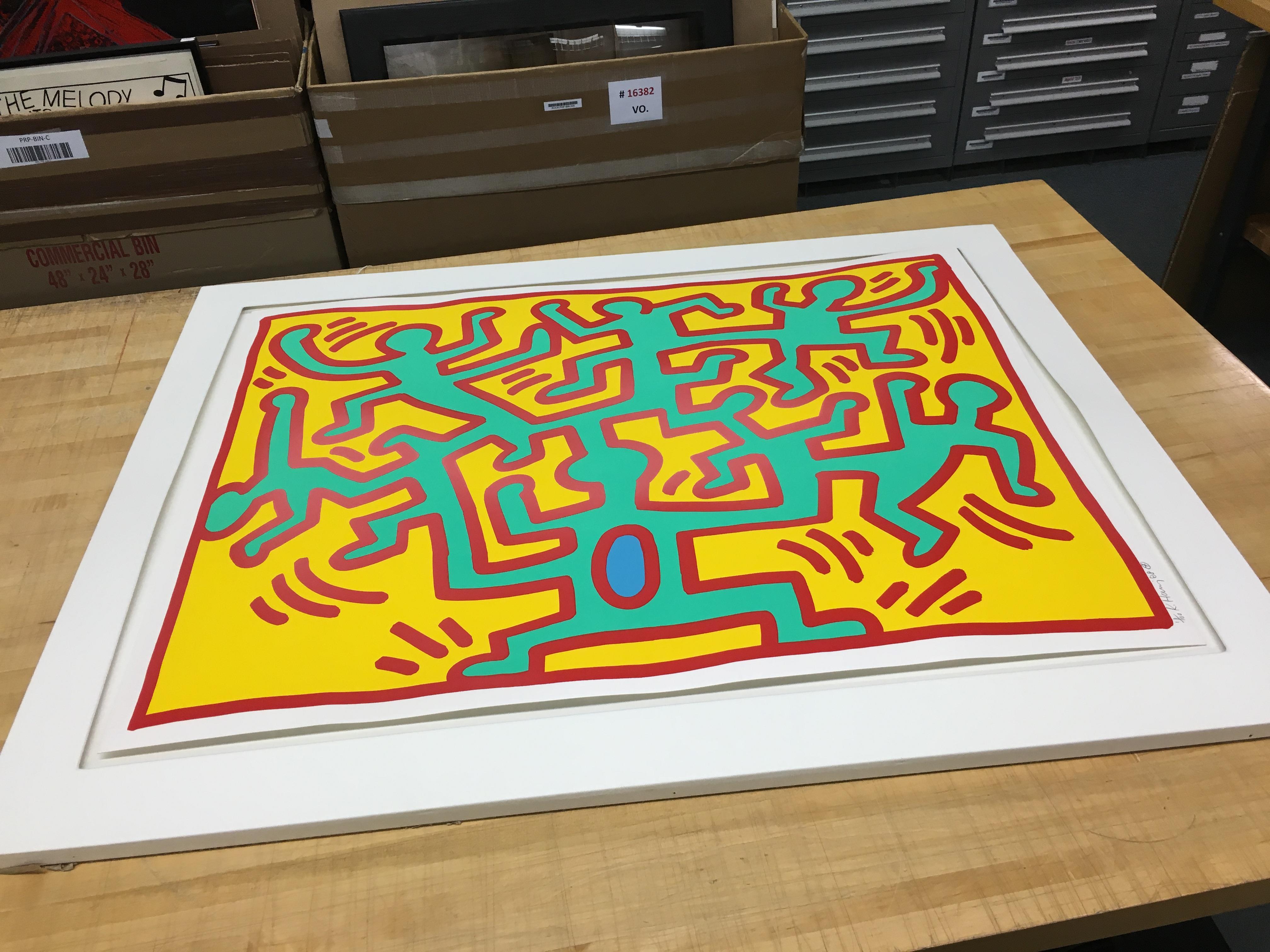 Une assiette, de la suite Growing Suite - Print de Keith Haring