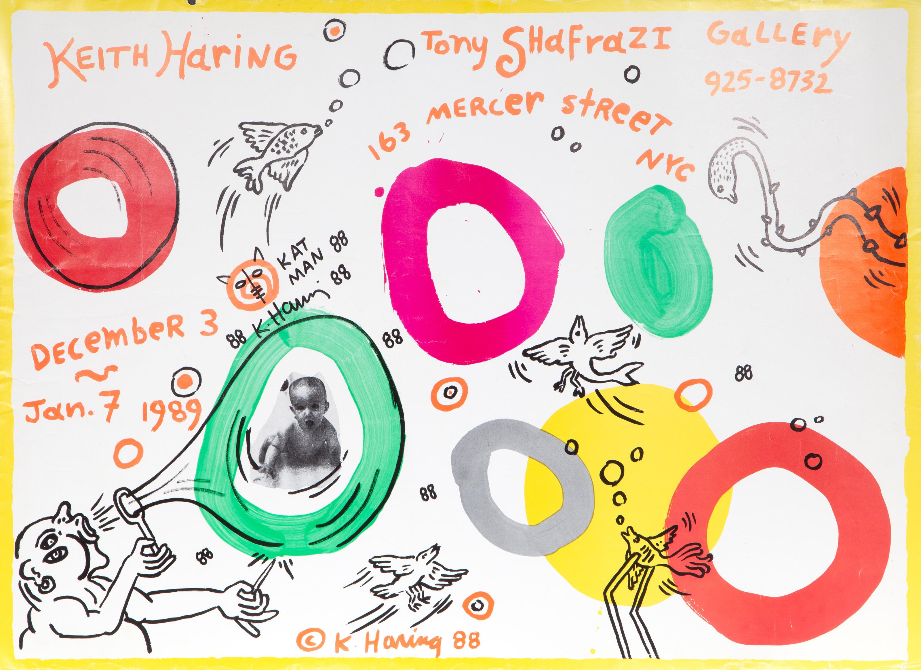 Dieses Plakat wurde angefertigt, um für die Ausstellung des amerikanischen Pop-Künstlers Keith Haring in der Tony Shafrazi Gallery im Jahr 1989 zu werben. Es zeigt eine Reihe von farbigen "Blasen" mit verschiedenen illustrierten Tieren, die um sie