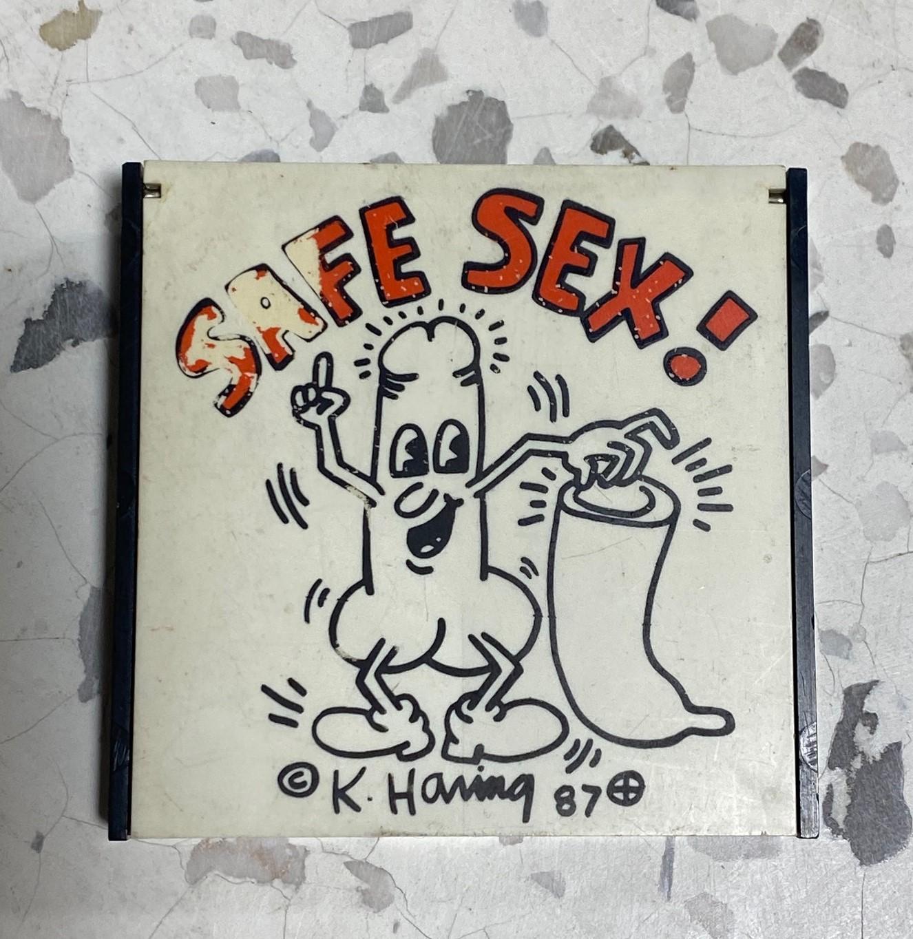 Raro estuche/porta preservativos con clip original de Keith Haring/ New York City Pop Shop 