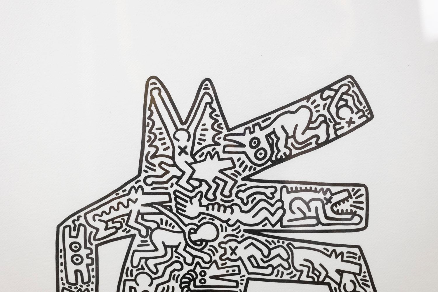 Keith Haring, signé et numéroté.

Sérigraphie abstraite, suggérant un personnage, dans les tons noir et blanc et dans son cadre en chêne blond.

Numéroté 56/150.

Œuvre américaine réalisée dans les années 1990.