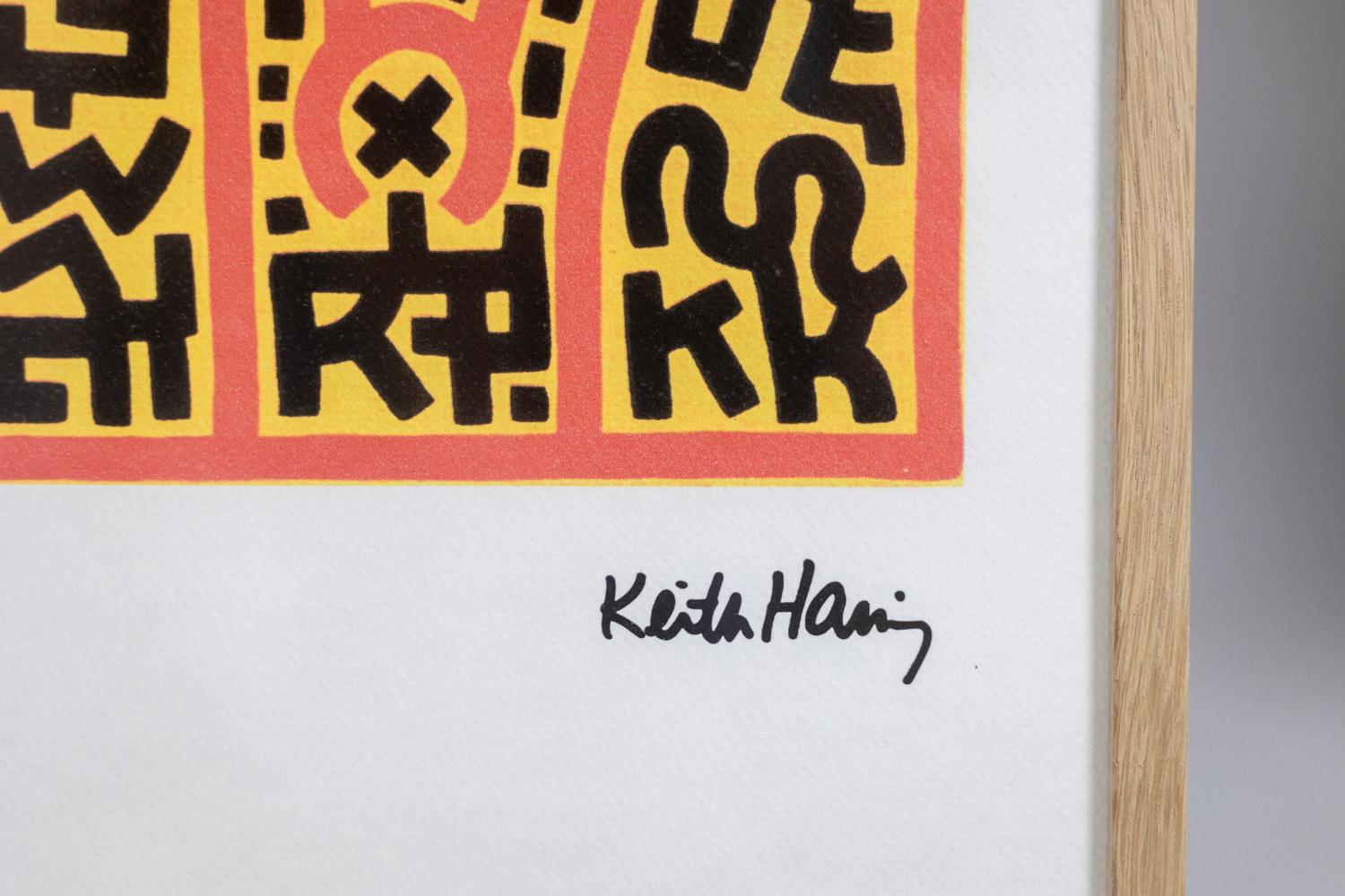 Keith Haring, signé et numéroté.

Sérigraphie abstraite d'un personnage dans les tons orange, jaune et noir dans un cadre en chêne blond.

Numéroté 91/150.

Œuvre américaine réalisée dans les années 1990.

Dimensions : L 50 x H 70 x P 2