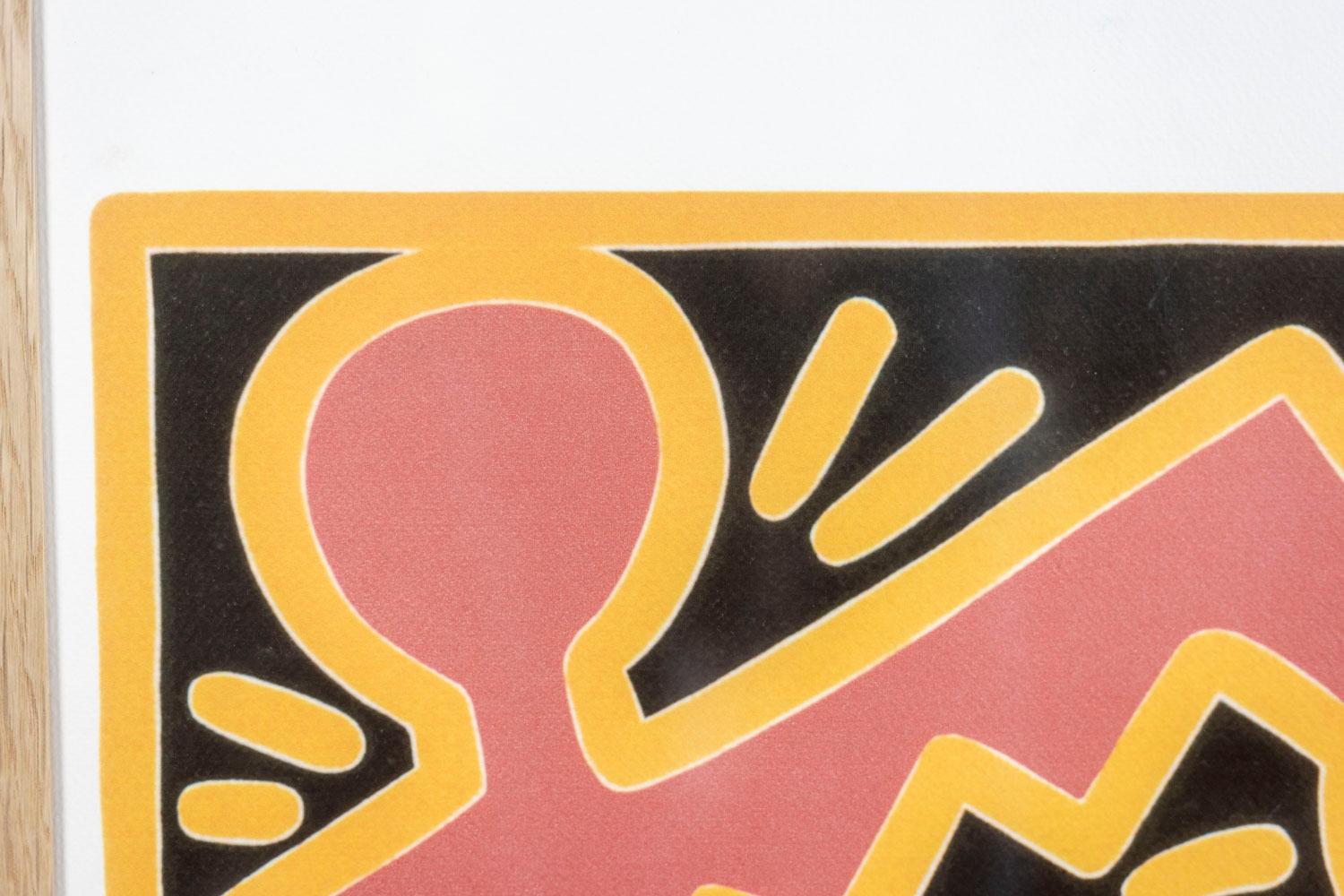 Keith Haring, signiert und nummeriert.

Abstrakter Siebdruck mit schematischen Figuren in hellroten, gelben und schwarzen Tönen in einem Rahmen aus blonder Eiche.

Nummeriert 70/150.

Amerikanische Arbeiten aus den 1990er Jahren.

Abmessungen: B 50