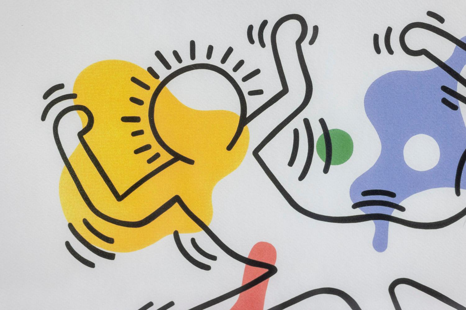 Keith Haring, signiert und nummeriert.

Abstrakter Siebdruck, der schematische Figuren andeutet, in mehrfarbigen Tönen in seinem blonden Eichenrahmen.

Nummeriert 75/150.

Amerikanische Arbeiten aus den 1990er Jahren.

Abmessungen: B 50 x H 70 x T 2