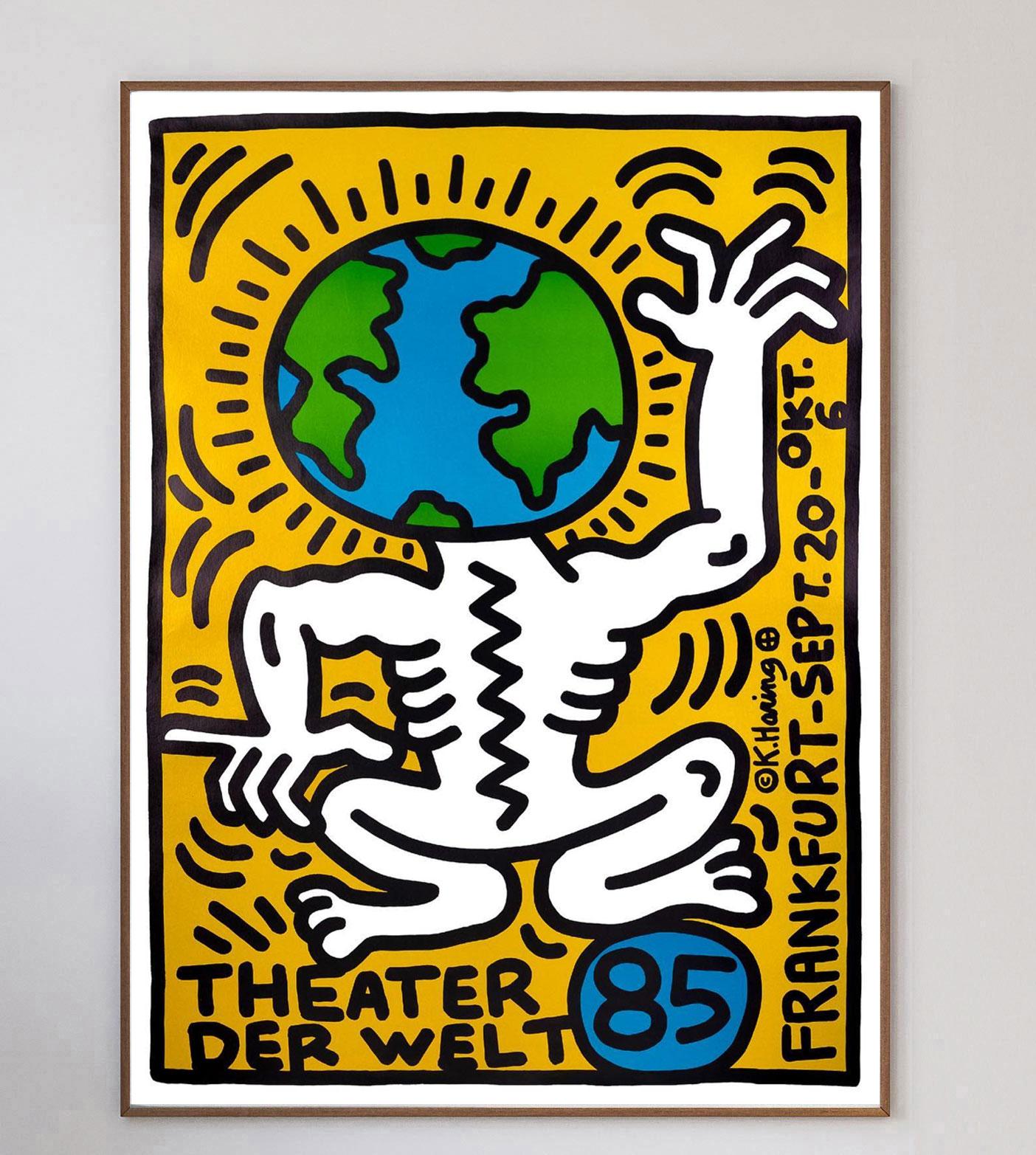 Schönes Plakat von Keith Haring für das Theater der Welt 1985 in Frankfurt. Das Internationale Theaterfestival findet seit 1993 alle drei Jahre statt, davor war es etwas unregelmäßiger, denn die letzte Veranstaltung vor Frankfurt 1985 fand 1981