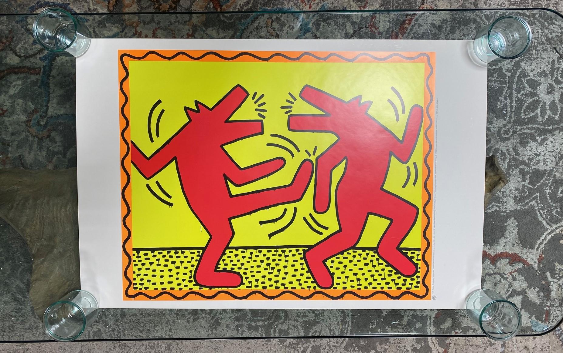 Ein seltenes und extrem schwer zu findendes limitiertes Vintage Keith Haring (1958-1990) Pop Art Offsetlithographie-Poster mit einem seiner begehrtesten Bilder von zwei tanzenden Hunden/Wölfen aus einem von Haring 1982 geschaffenen Kunstwerk.  Das