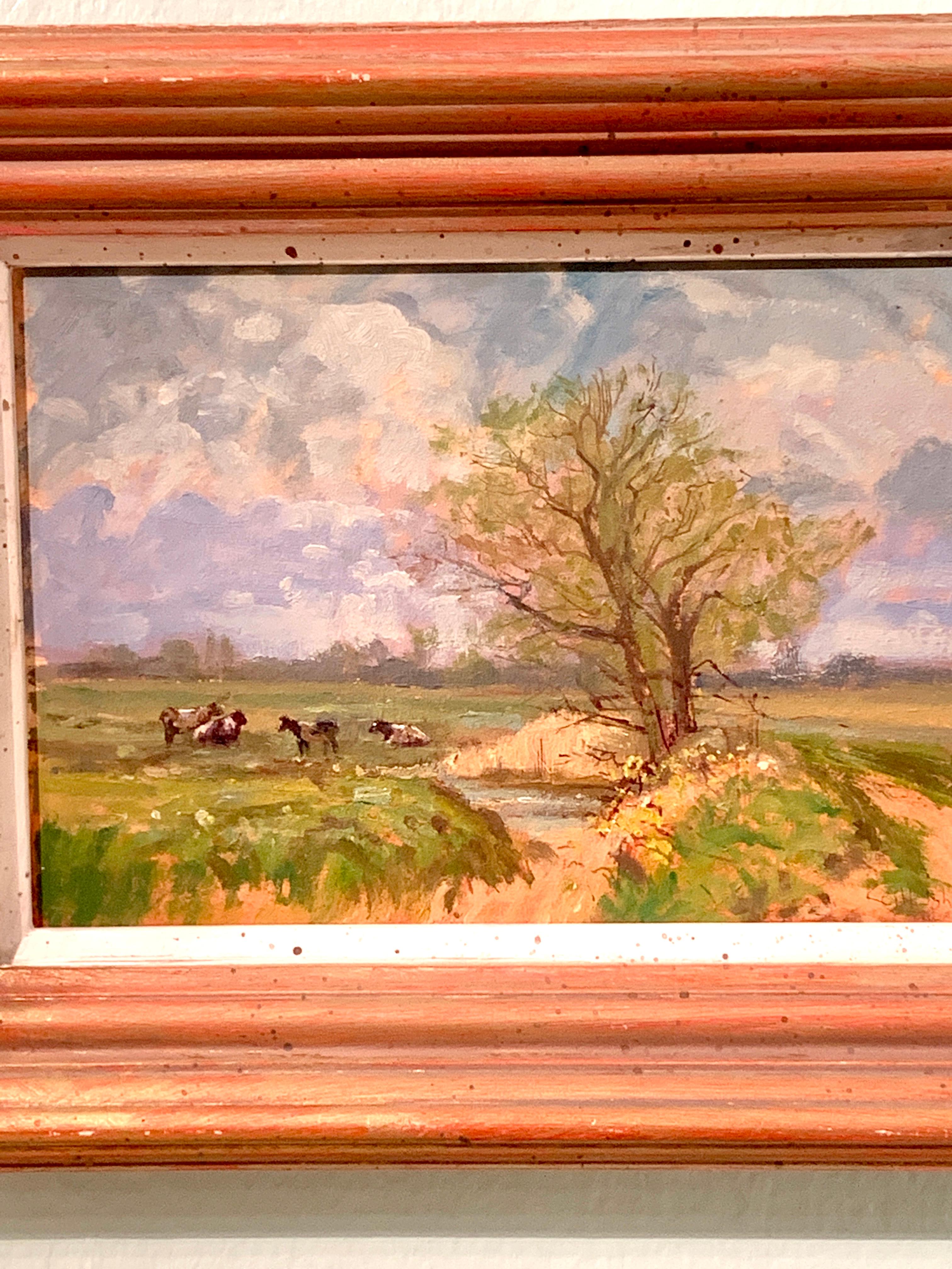 Englische impressionistische Landschaft im englischen Stil, Kühe auf einem Feld mit Bäumen, Norfolk , England. – Painting von Keith Johnson