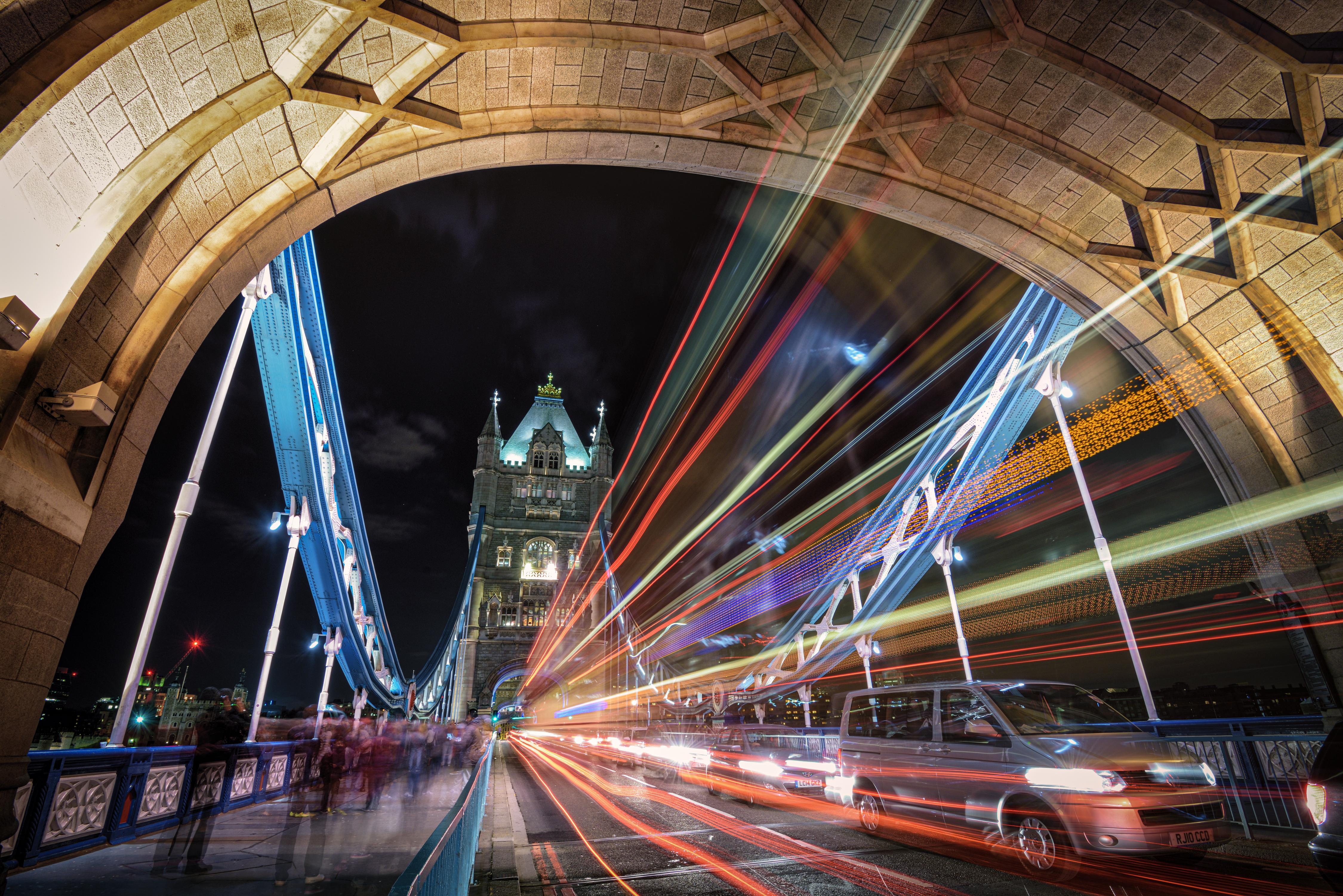Keith Ladzinski Color Photograph - London Bridges
