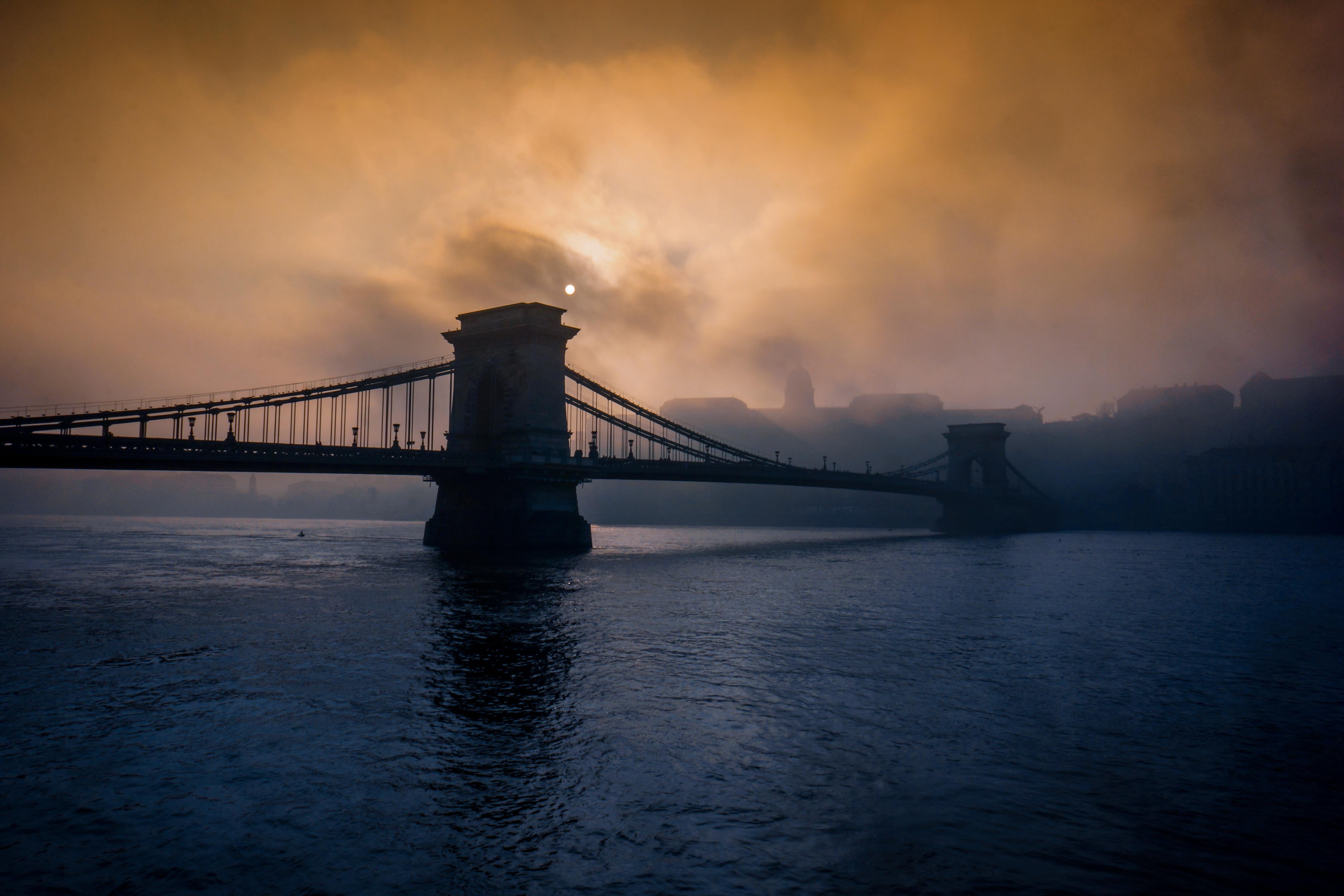 Keith Ladzinski Landscape Photograph – Der große Danube