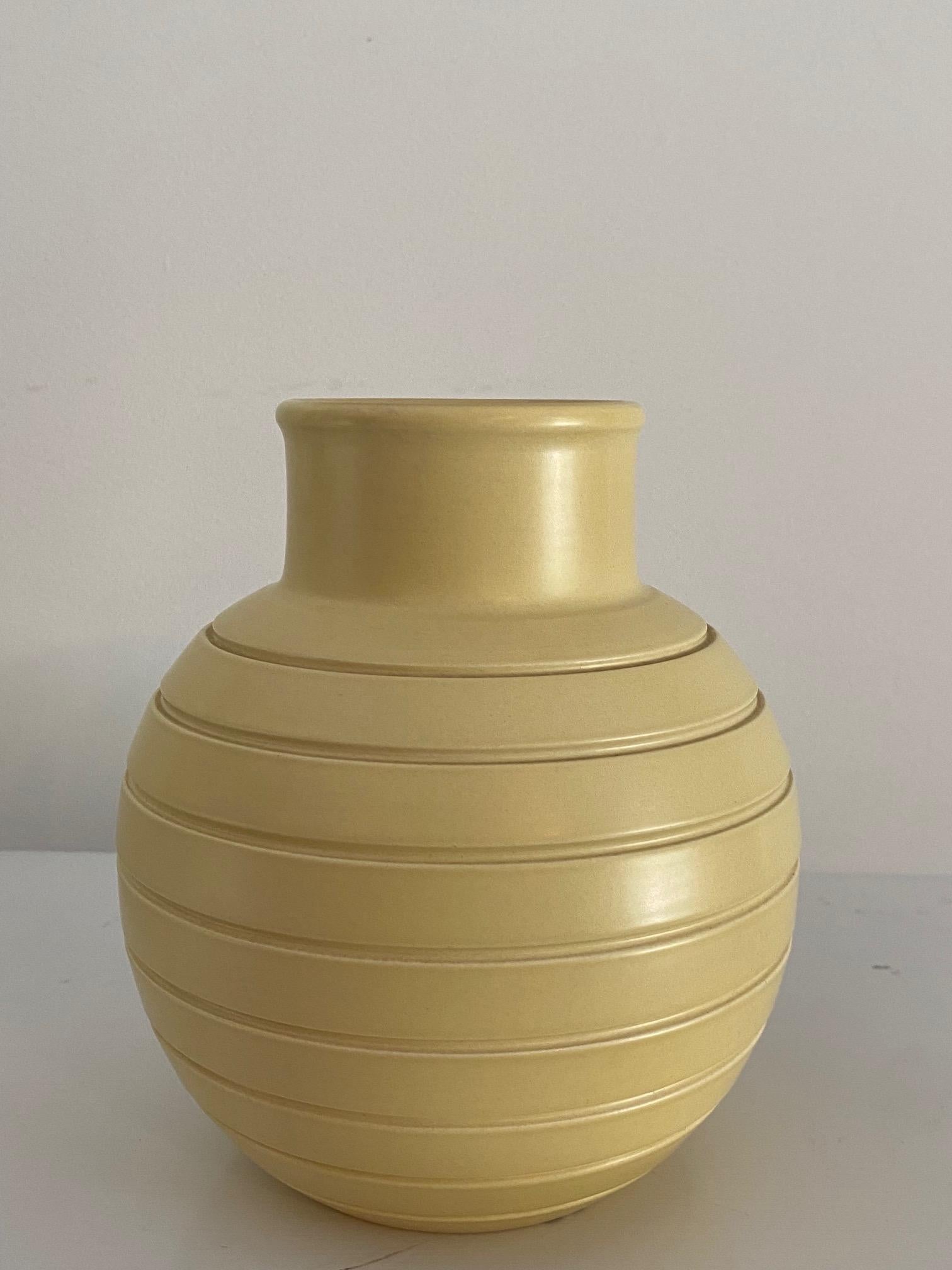 Keith Murray Pottery designed for Wedgwood in the 1930's   For Sale 2
