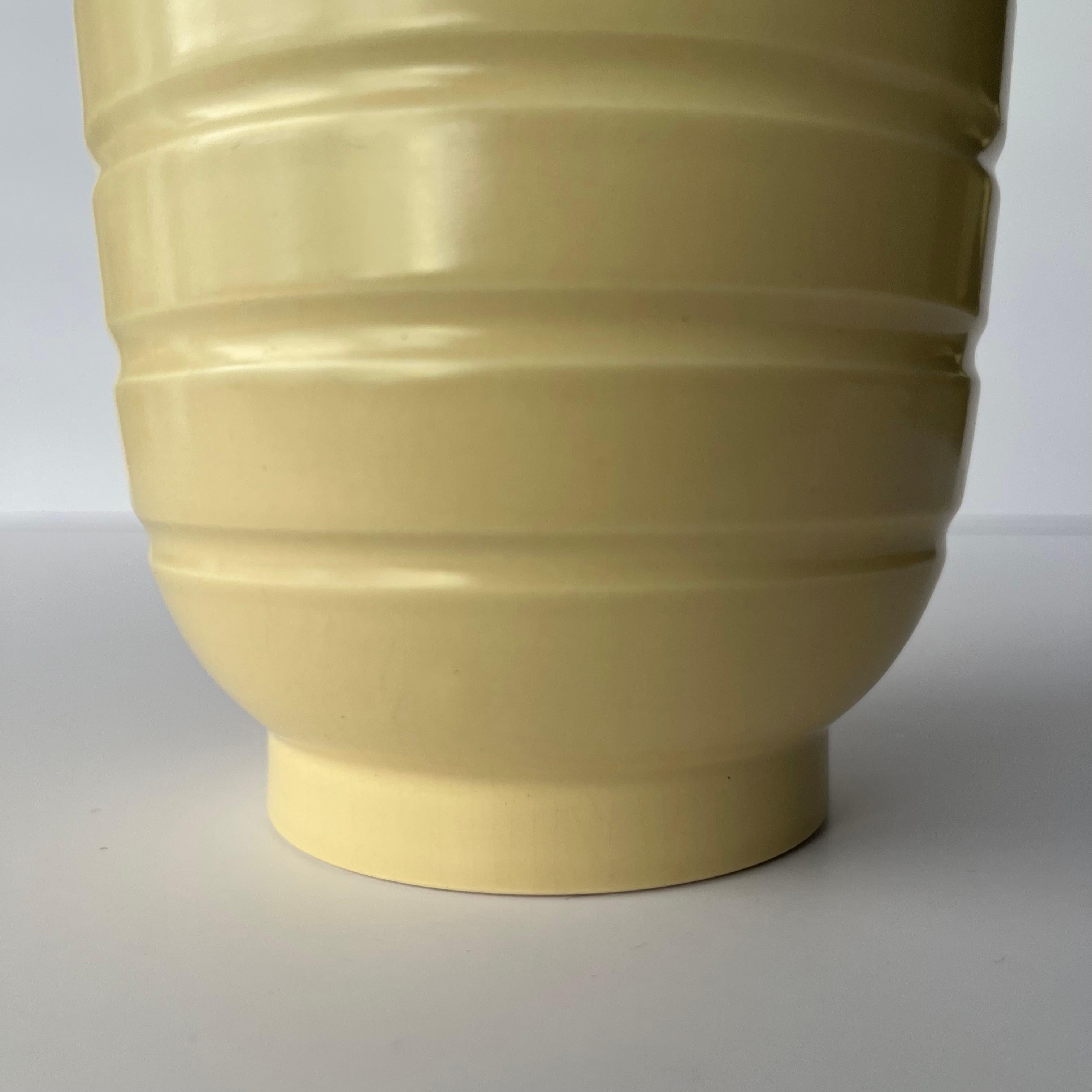 Glazed Keith Murray (1892-1981) Vase in Matt Straw, Shape 4316 for Wedgwood circa 1935 For Sale
