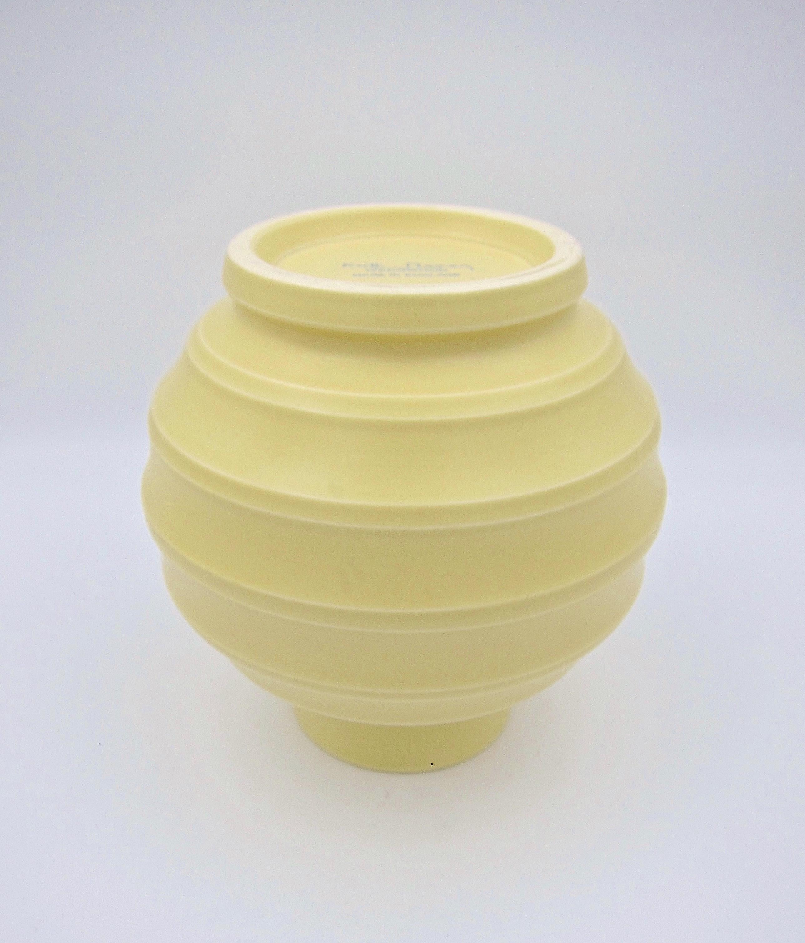 Keith Murray Annular Art Deco Vase for Wedgwood, 1930s In Good Condition In Los Angeles, CA