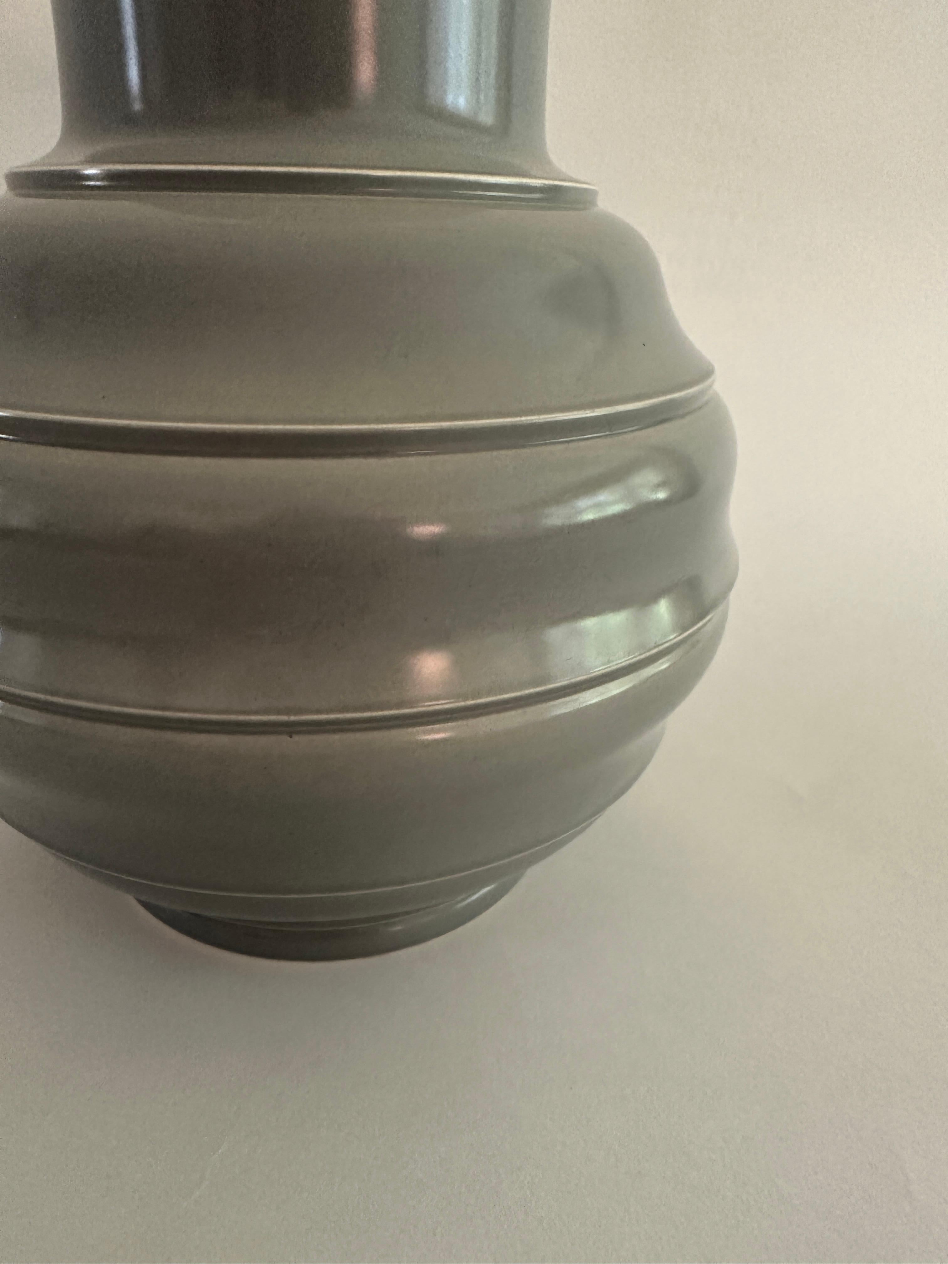 Keith Murray Art Deco Vase for Wedgwood For Sale 2