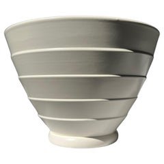 Keith Murray Kleine Schale mit Fuß aus Mondstein, Design 3753 für Wedgwood, um 1935