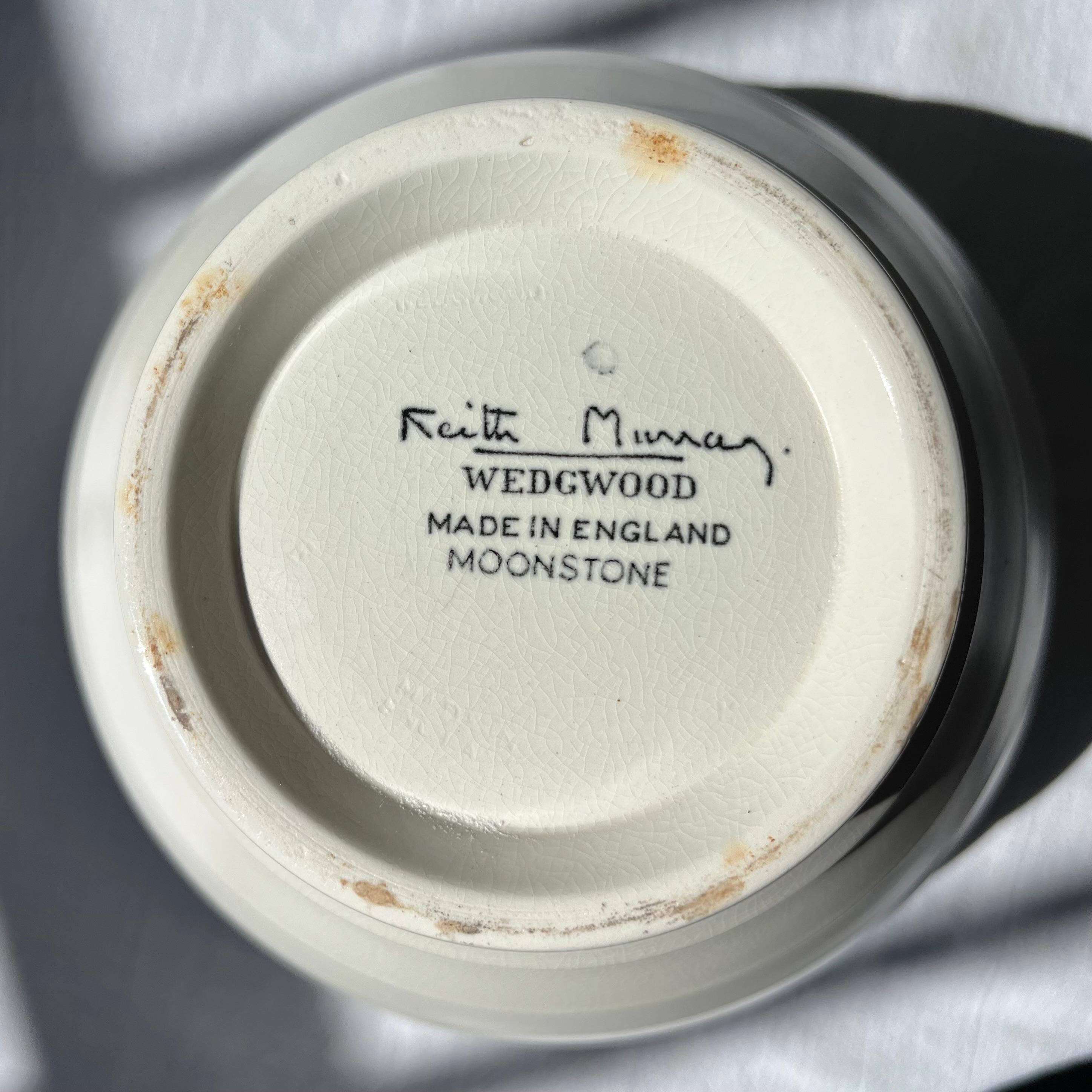 Smaltato Keith Murray Large Footed Bowl in Moonstone, Design 3753 for Wedgwood in vendita