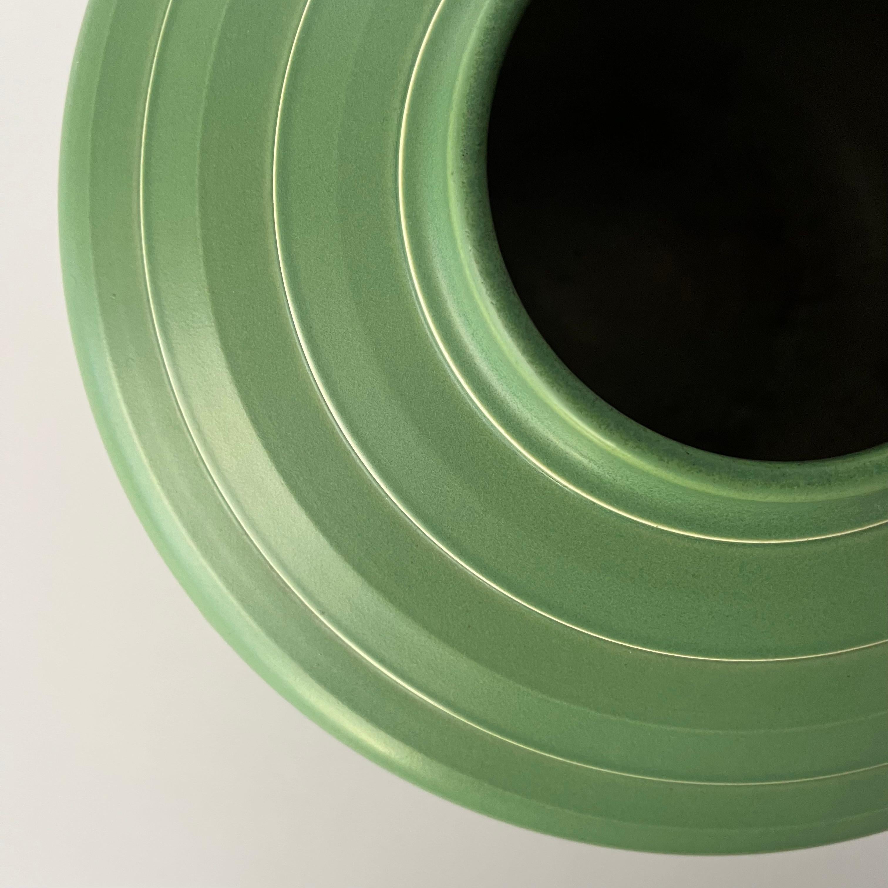 Art déco Grand vase Keith Murray en Greene & Greene, Design 3820 pour Wedgwood en vente