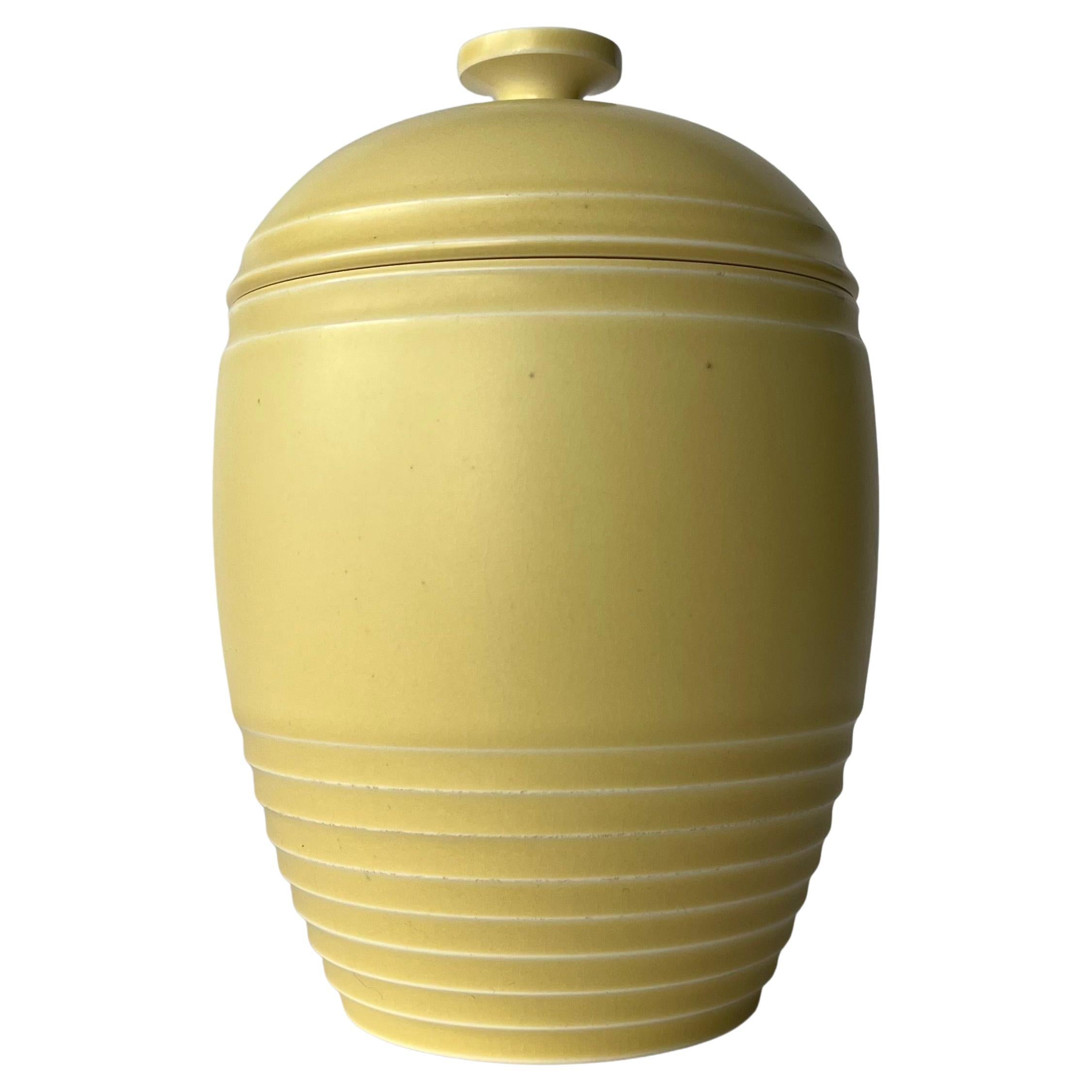 Keith Murray Deckeldose aus mattem Stroh, Design 3862 für Wedgwood (Keramik) im Angebot