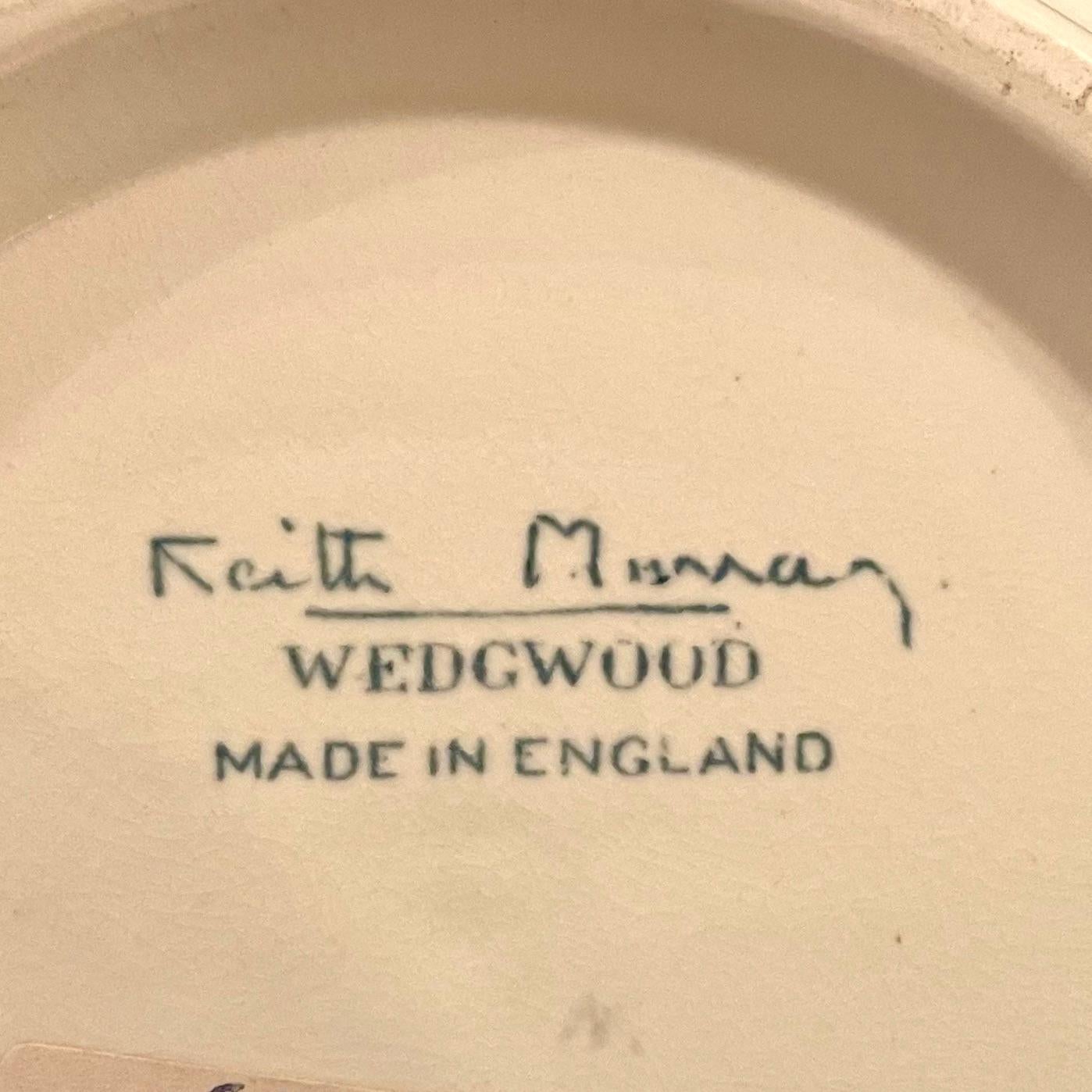 Milieu du XVIIe siècle Keith Murray - Vase à glaçure pierre de lune pour Wedgwood, Numéro de modèle 3802 Circa 1935 en vente