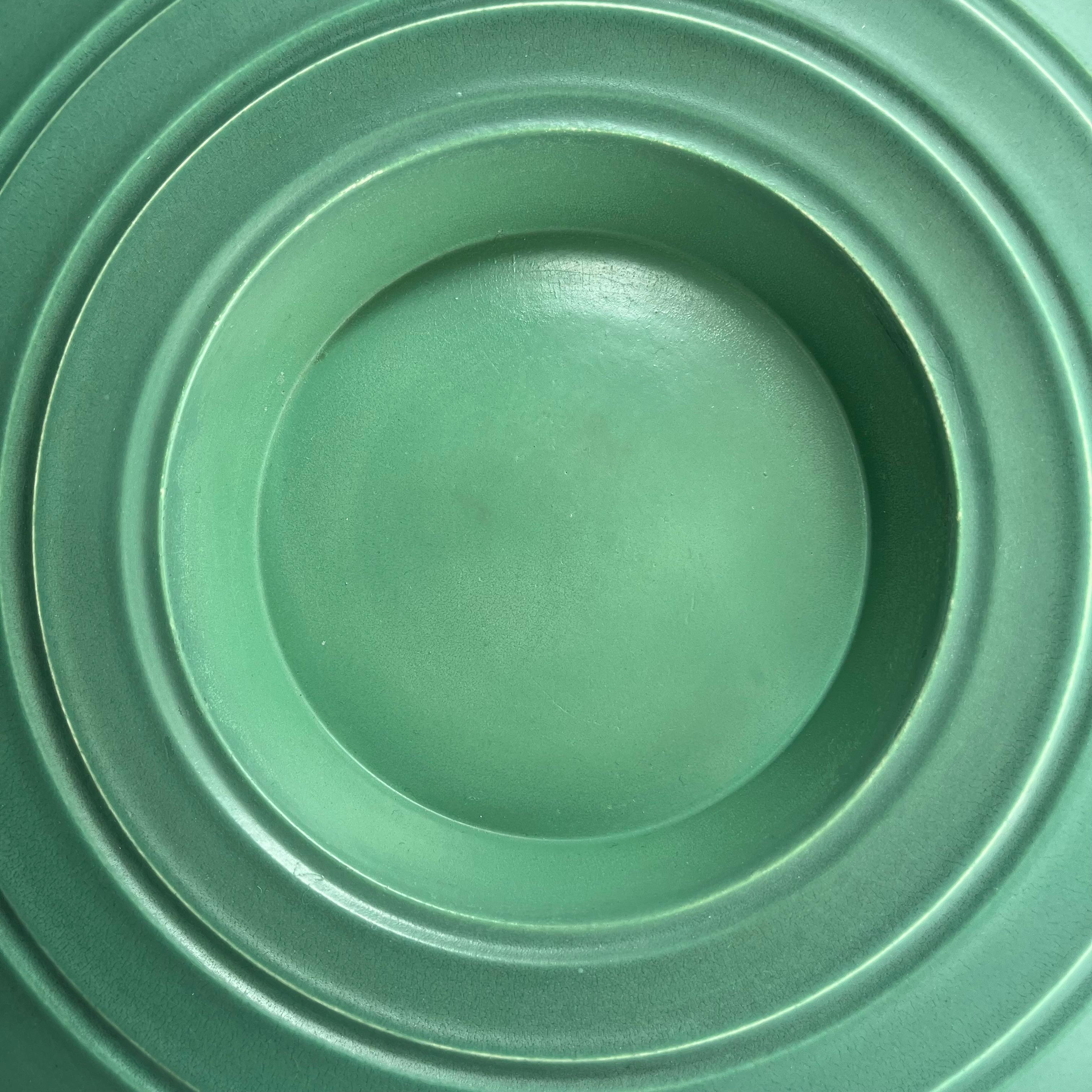 Keith Murray Tablett in Mattgrün, Design 3812 für Wedgwood (Britisch) im Angebot