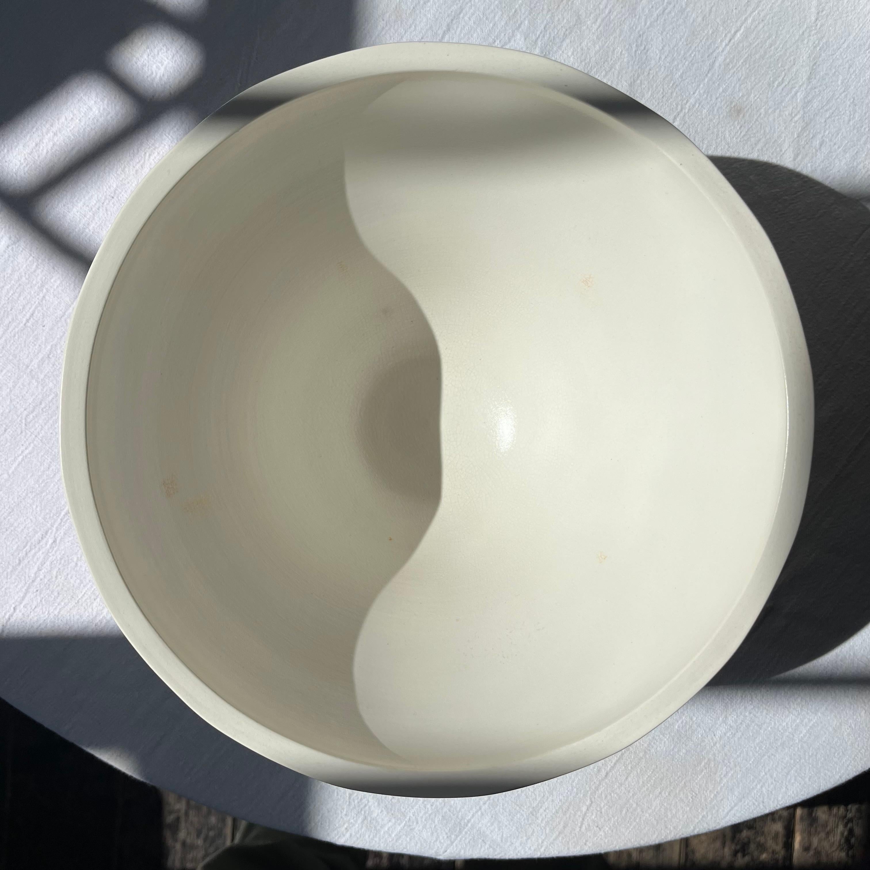 Vernissé Vase Keith Murray en pierre de lune, Design 3819 pour Wedgwood en vente